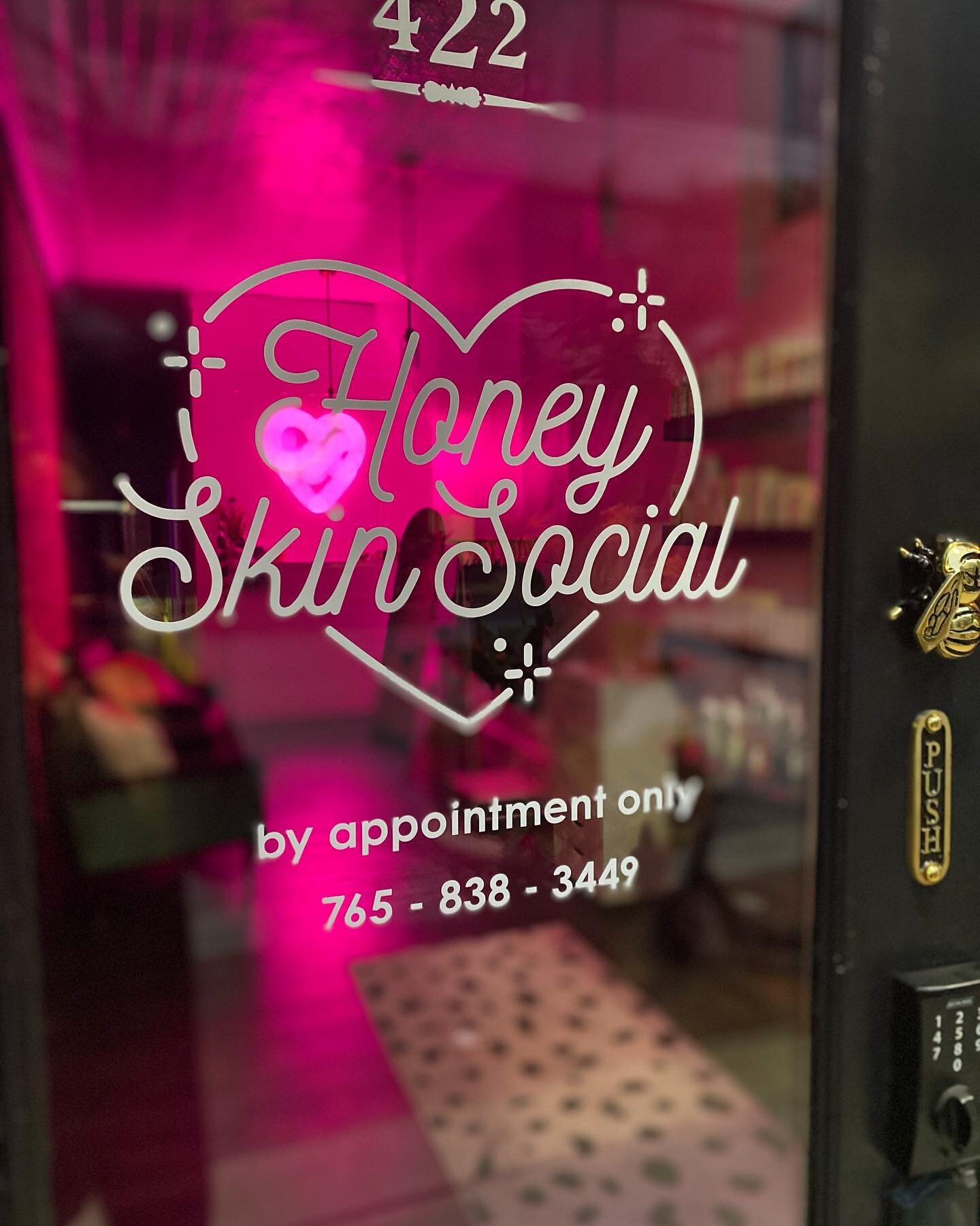Good Morning, Honey 🖤☀️ The Social is waiting for you 🐝 🍯 Schedule your next appointment with @honeyskinchristina or @lalalaceybee 🖤 #thesocial #seeyouthere #indianaspa #indianaestheticians #beauty #letssocialize #womensupportingwomen #womanowned