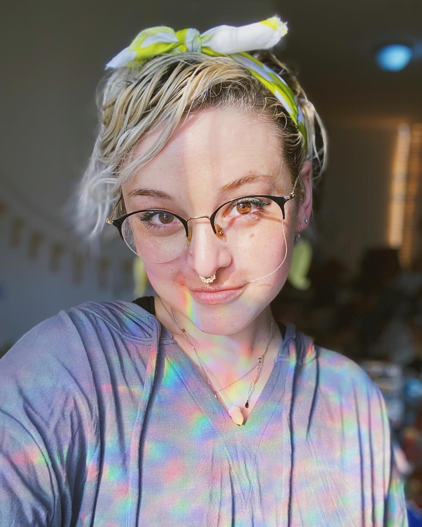 When you felt cute, and didn't realize you're actually in more of a hot-mess phase....🌛
.
Welp, guess it's time for new glasses 🙃 one-eyed looking at you @phillyeyeworks 💙
.
....also I really just thought the lens was very clean 🤦🏼✨
.
.
.
#ohwel