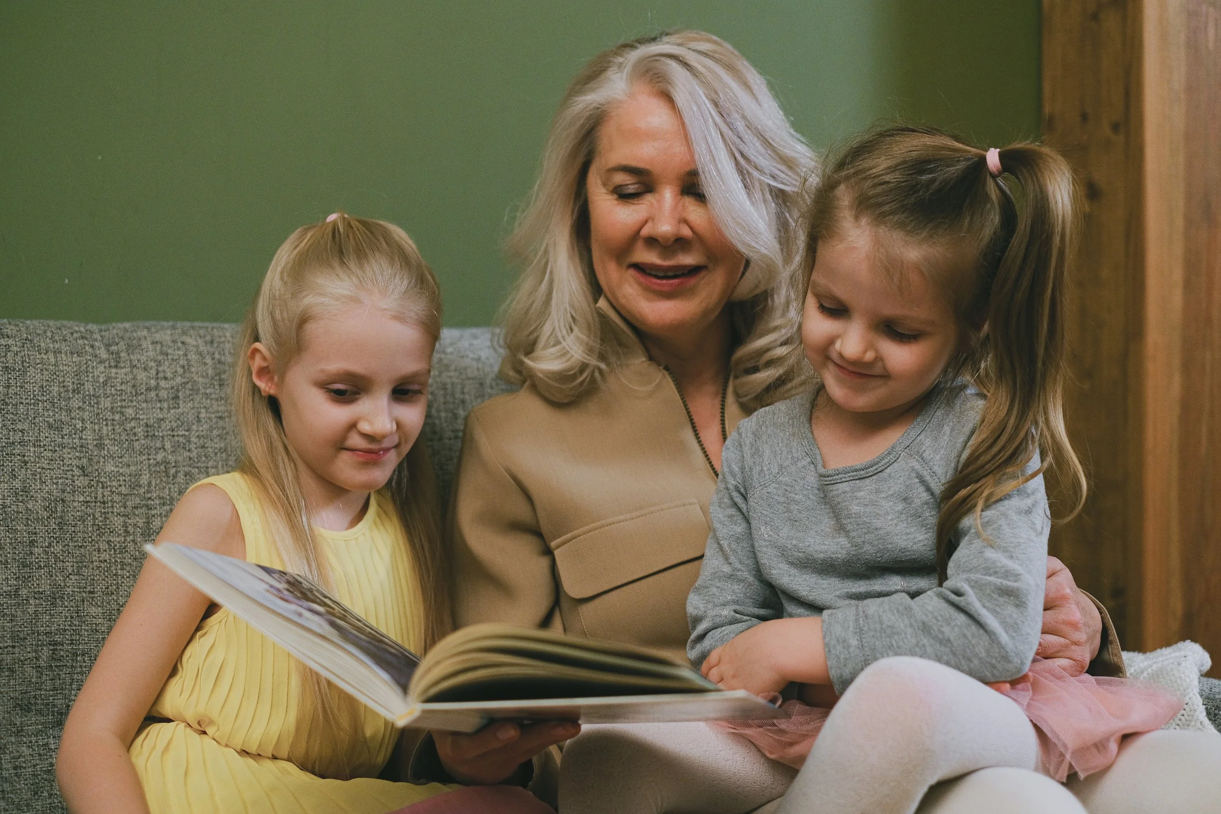 How to Incorporate a Cozy Reading Nook in Your Home