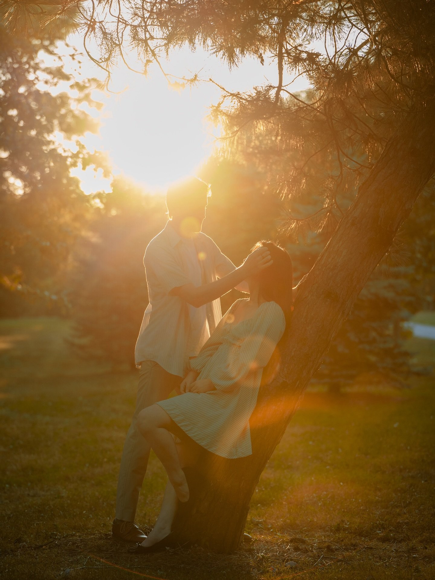 Moments like this&hellip;
My shoot with L&amp;G 🥰
I absolutely LOVED how these turned out

Hey couples! Let&rsquo;s do a cozy fall/winter shoot!

#couple #couplephotography #couplephotoshoot #torontocouplephotographer #cinematicphotography #cinimati