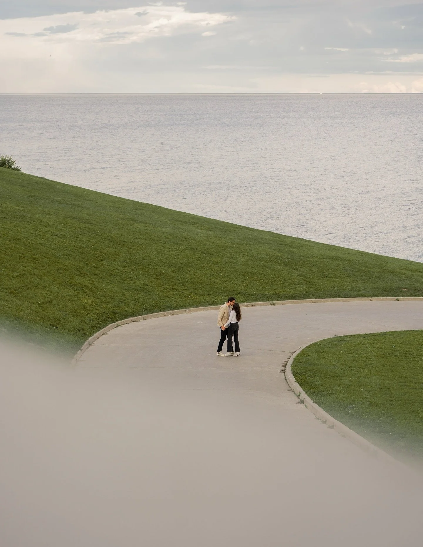Throwing it back to my Engagement session with A&amp;H ❤️

So lovely to capture this beautiful moment for these two!

#engament #engagementsession #engagementphotographer #TorontoCouplePhotographer #Toronto