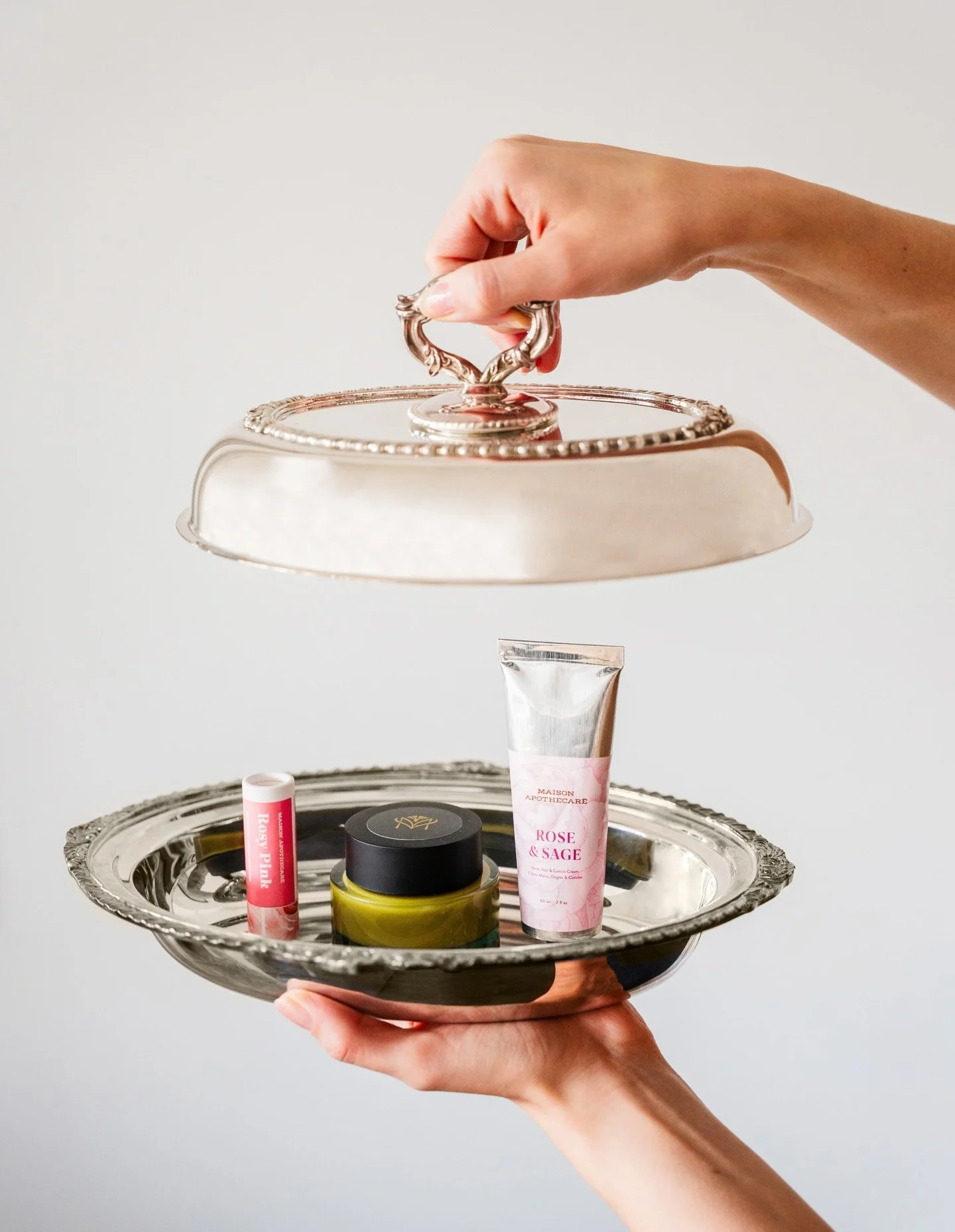 Serving up skincare on a silver platter 💋
Happy new year everyone! Here is my most recent work with @maisonapothecare 

#frenchinspired #productphotography #torontocosmeticphotographer #torontoproductphotographer #womanownedsmallbusiness