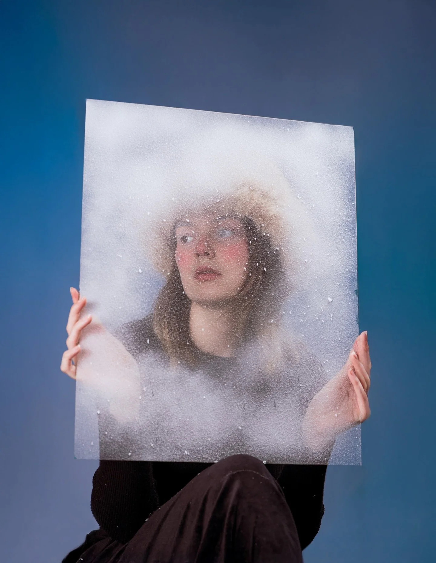 Behind the frozen glass✨
These look like paintings to me😍

#editorialphotographer #torontoeditorialphotographer #cosmeticphotographer #editorialcosmetics #snowshoot