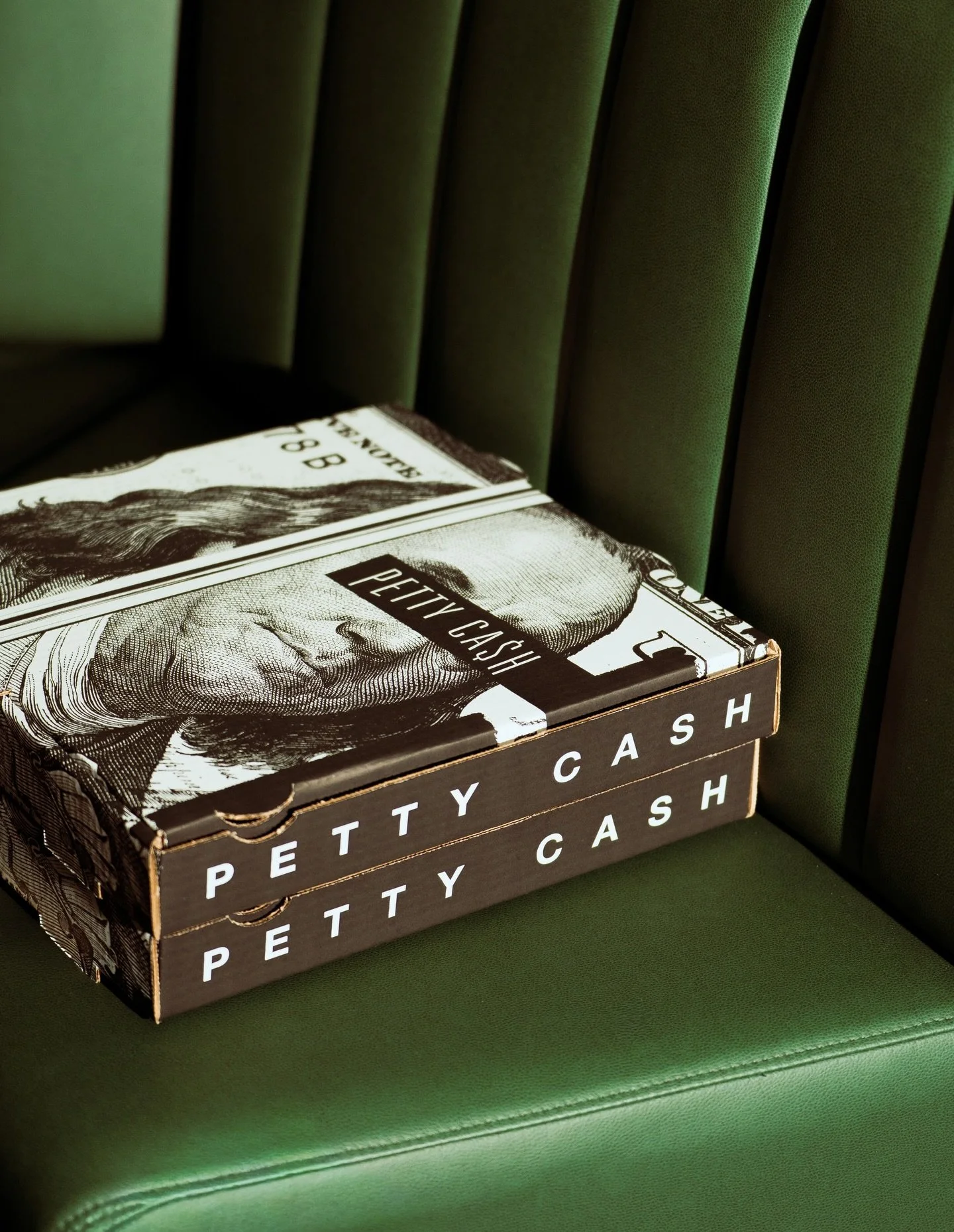 Life happens, pizza helps, right?
@pettycashto 

#torontophotographerscollective #torontophotograper #torontofoodphotographer #torontoeventphotographer