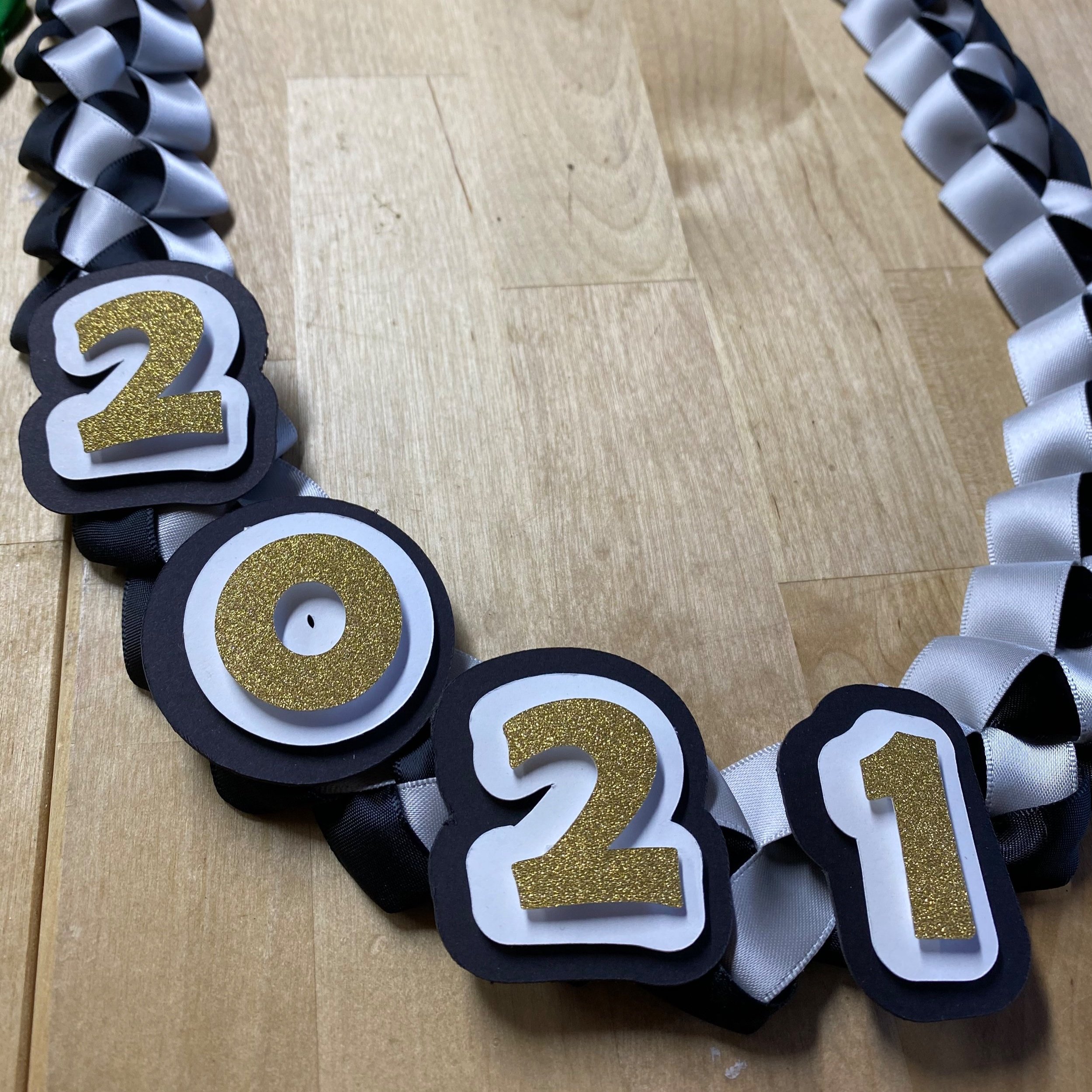 Graduation+lei.jpg