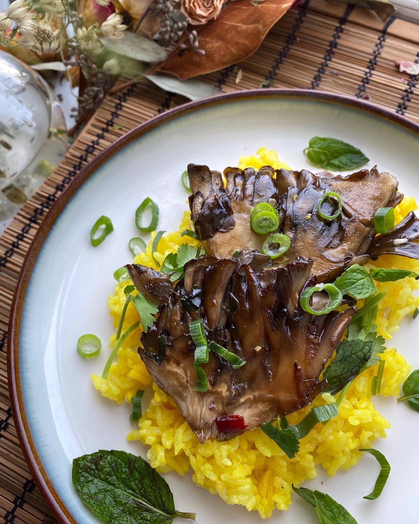 maitake + nước chấm🍄

Serving up these maitake steaks marinated in nước chấm and seared to perfection for #mushroommonday 😙Paired with a grain and loads of herbs, this dish has my tastebuds DANCING💃🏻

#wailifestyle #findyourwai #hungyungy