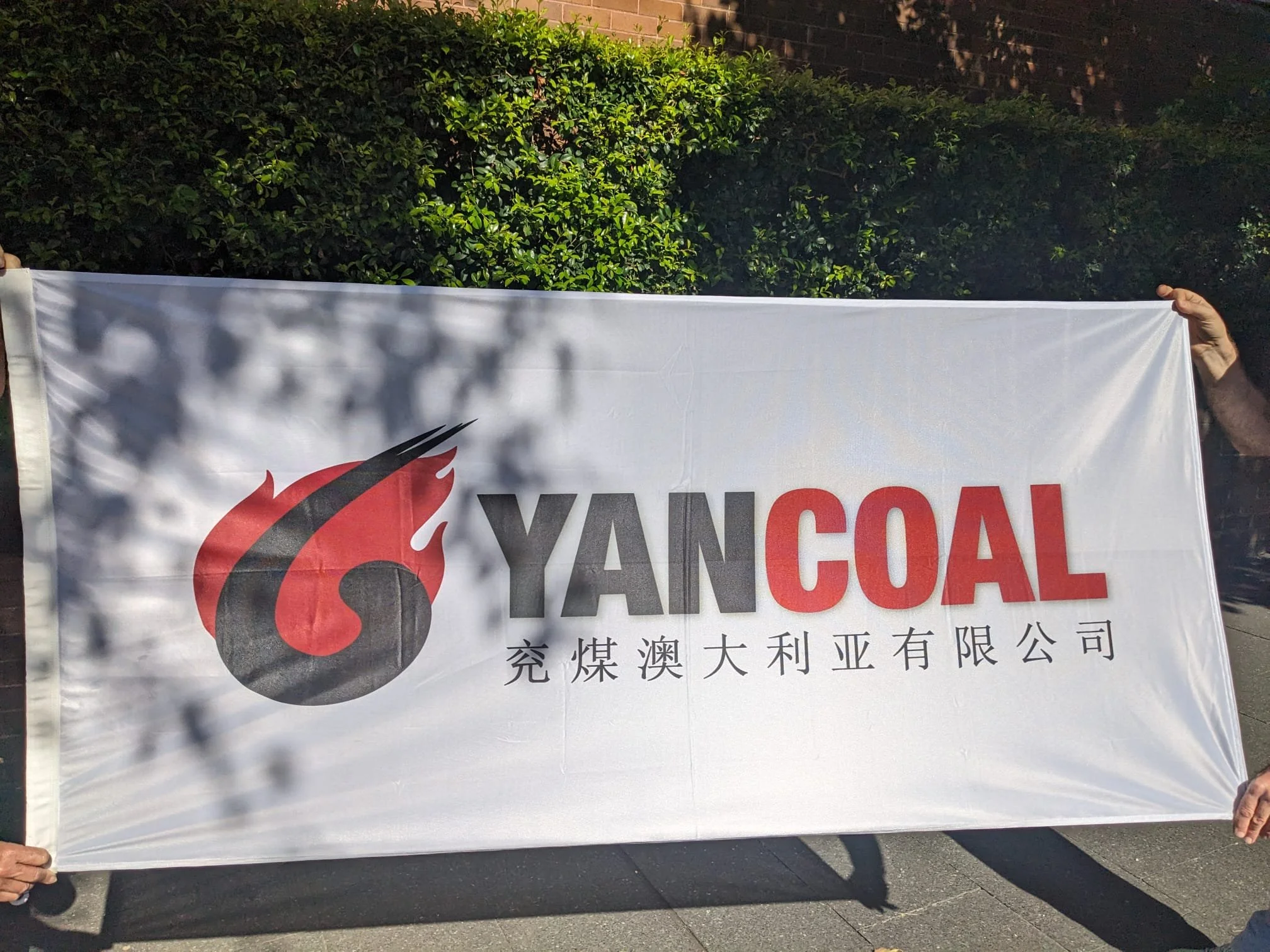 Custom flag Yancoal.jpg