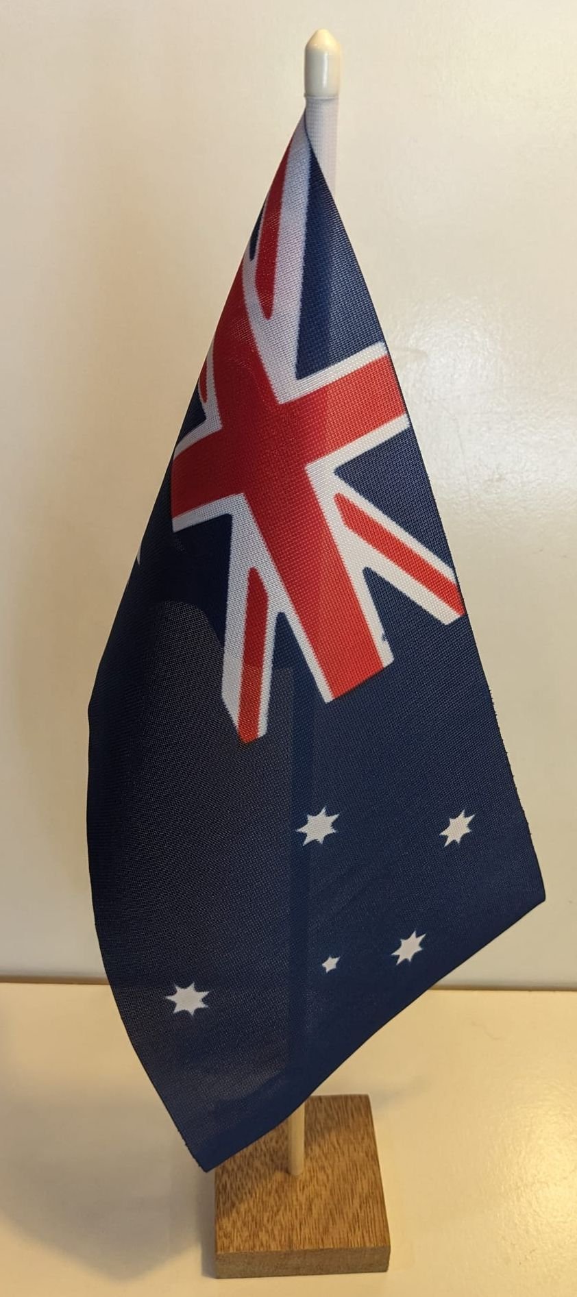 Australia Deluxe Desk flag set
30 x 15 cm flag
Printed polyester
Wooden stick and base
