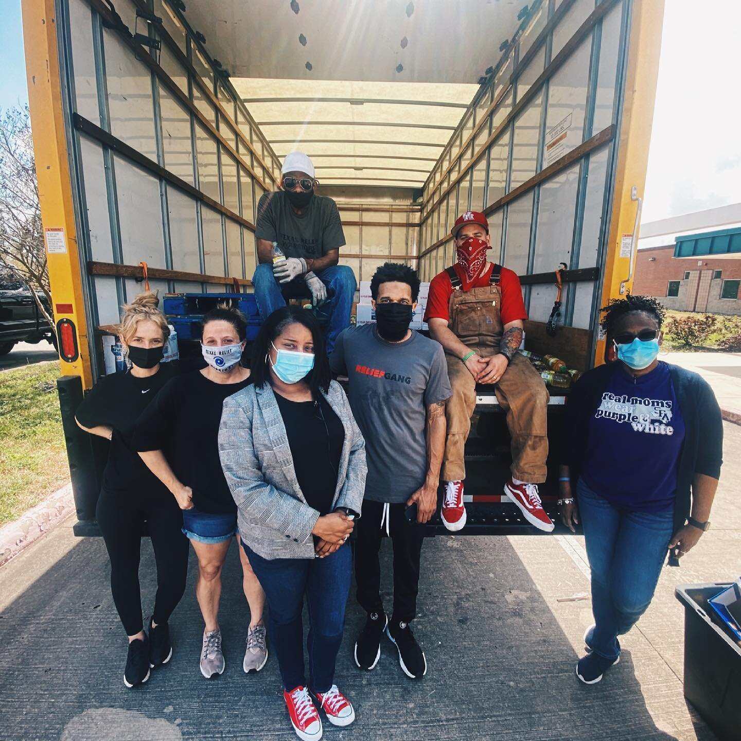 Thank you Robinson elementary for having us! Providing more hot meals and cases of water for families all over Houston.