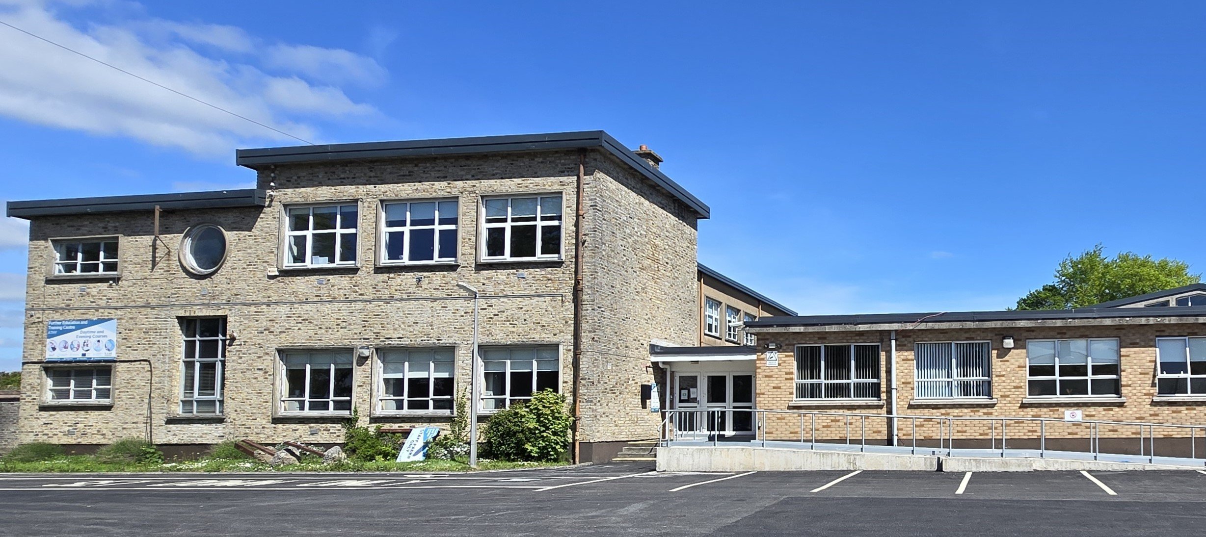 What does the building look like