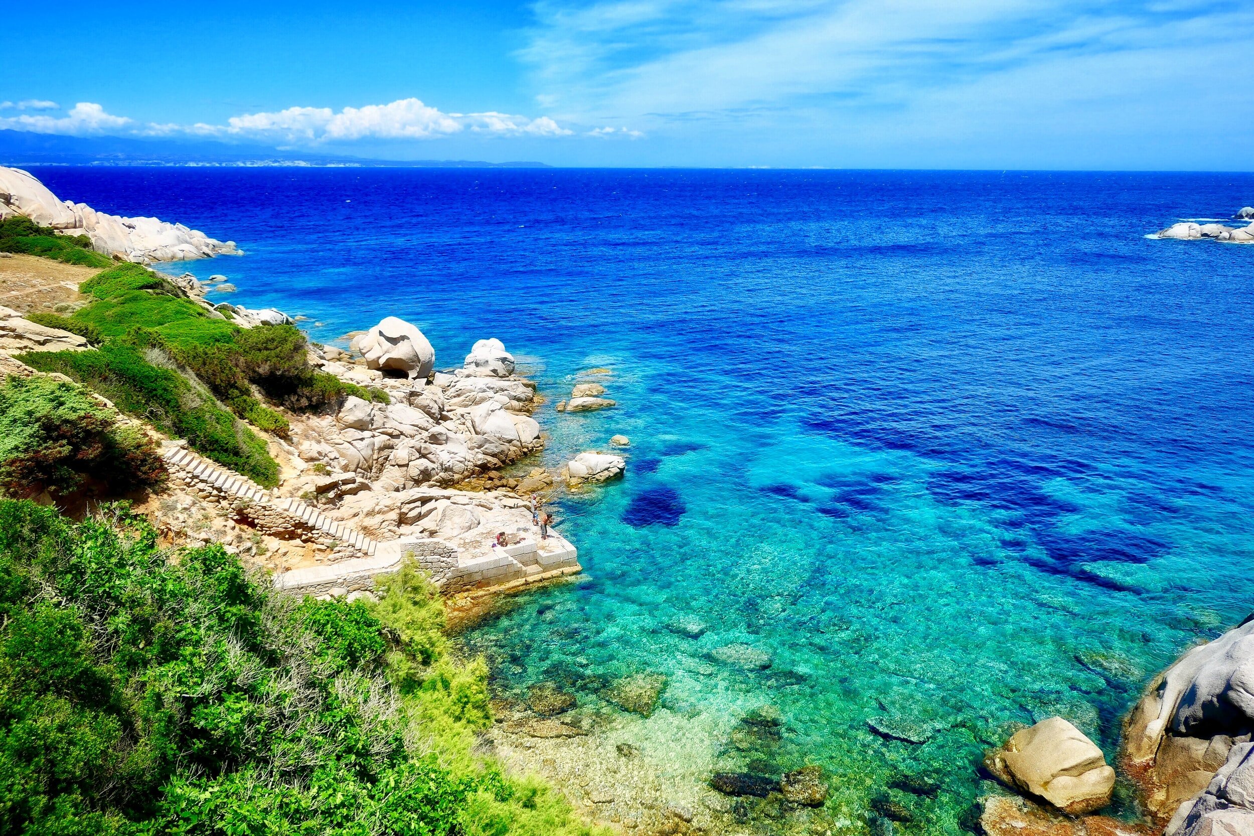 Sardinia serves up a lovely blend of sea, sand and history. It is a mainly mountainous region, without high peaks. It offers a vast and charming natural environment to enjoy adventurous outdoor activities.