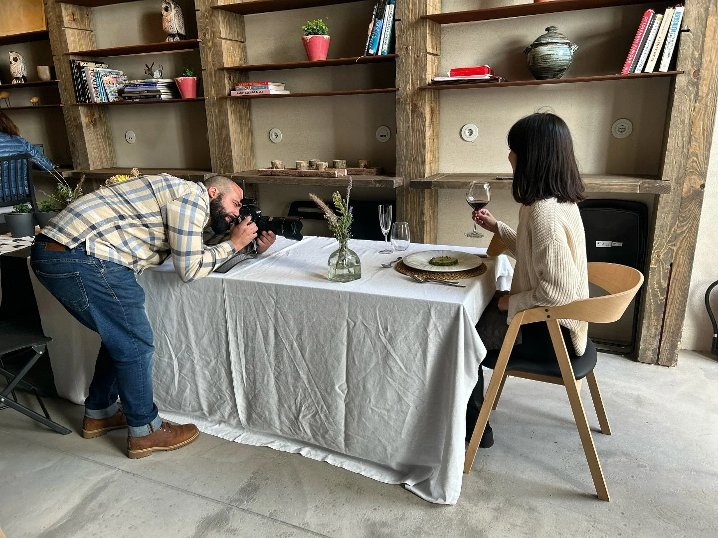 &iquest;Tu marca necesita contenido que venda?
Transforma tus redes en una vitrina profesional con fotograf&iacute;as que cuentan historias y captan clientes.

✨ Fotograf&iacute;a de producto
👤 Retratos personales y de equipo
🏙️ Contenido visual pa