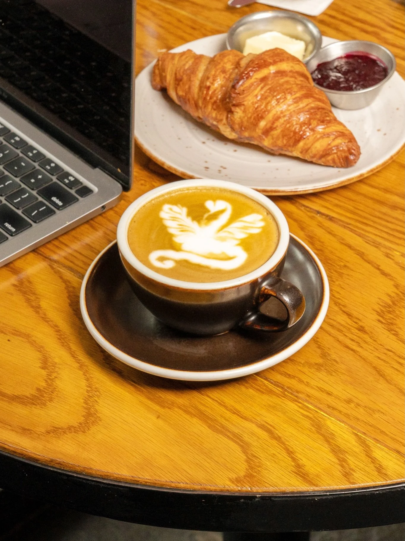 Every cup begins with precision &mdash; carefully extracted espresso, milk textured just right, and a steady hand to finish.

Latte art may be fleeting, but the care behind it remains in every sip.

Craft, in its simplest form.

#fiveoarscoffeeroaste