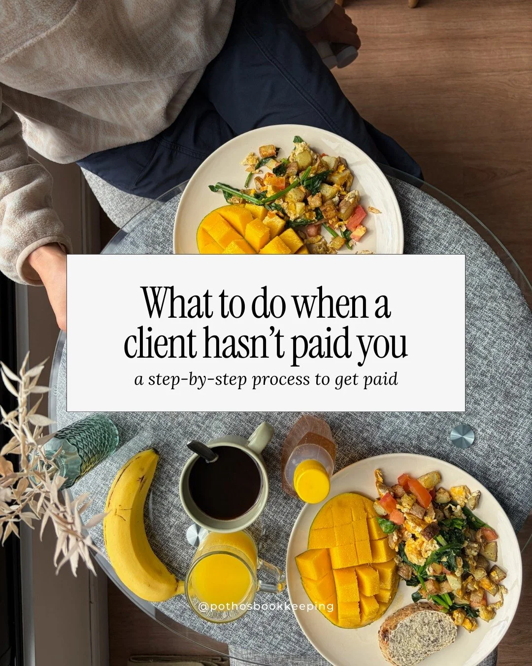 When a client doesn't pay an invoice by the due date, it puts you in an awkward position...

But (hopefully) your contract has your back! 📃

Here's my step-by-step guide on how I'd recommend dealing with overdue invoices in a way that avoids confron