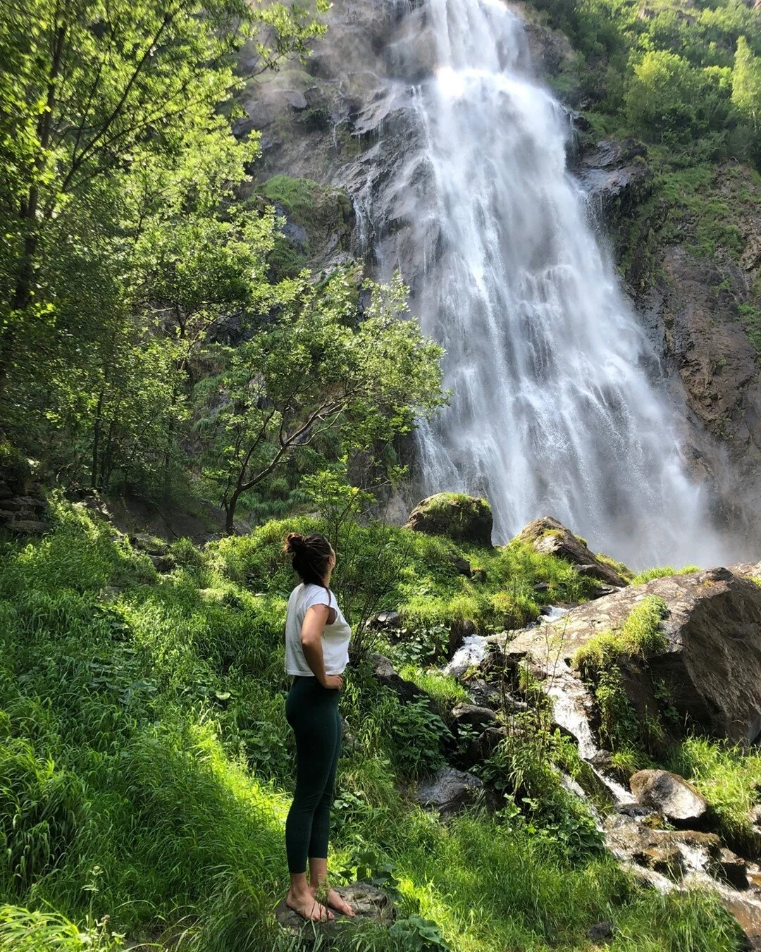 Always looking up 🍃

Pachamama energy - from all around the world this energy is so similar whenever you are in the tropics, at the ocean or in the mountains. It is so powerful, calming and just beautifully impressive everywhere🙏

#pachamama
#energ