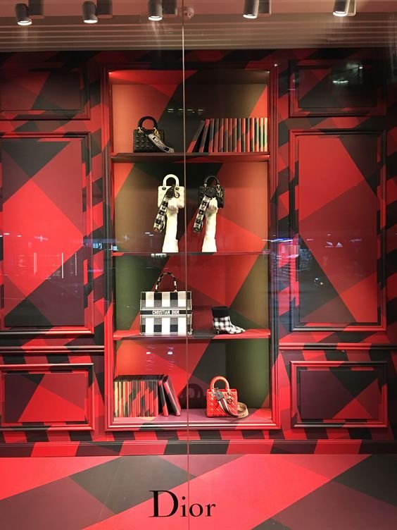 vintage window shopping dior rosso 2019.jpeg