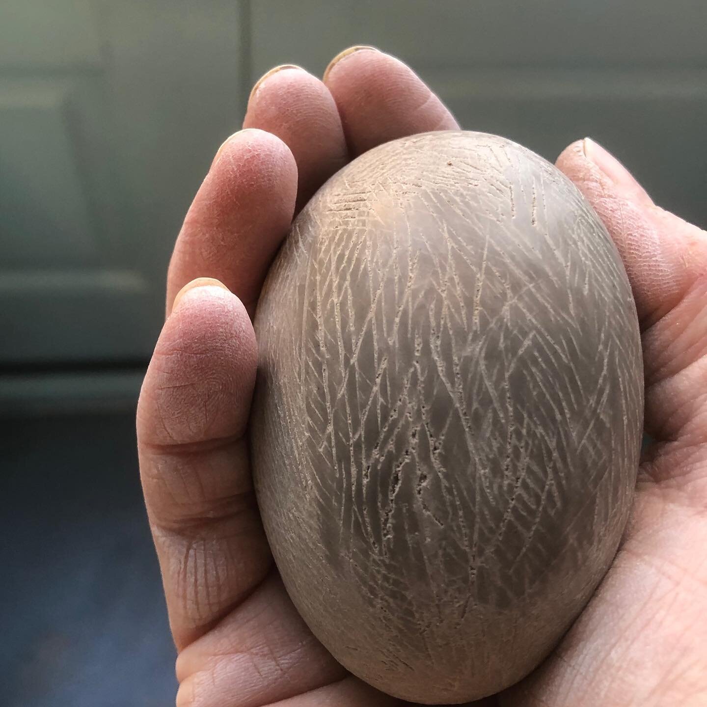 I&rsquo;ve been enjoying making some egg shaped pebbles and experimenting with texture . I just noticed that the texture matches my textured clay worn hands ! 🤣