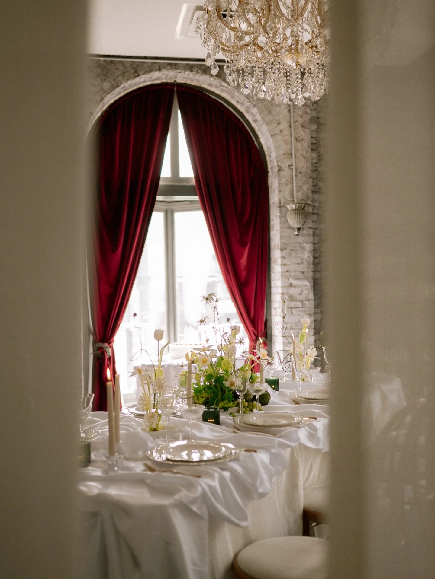 A study in layering white. Texture, shape and shine.
From the washed brick right down to the pearlescent table linens.

Branding shoot for @tayloremilyevents 
Planning &amp; Design: @tayloremilyevents
Photography: @rebecca_dusoleilphoto @dusoleilphot