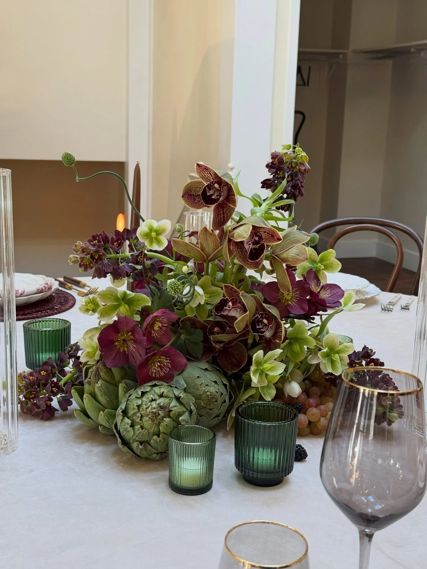 Always make sure that color palette is consistent, even  down to the fruits and veg. 

For @pommeradnor and @peachtreecatering 

#modernbride #modernweddings #philadelphiabride #philadelphiaweddings #mossandfernfloral