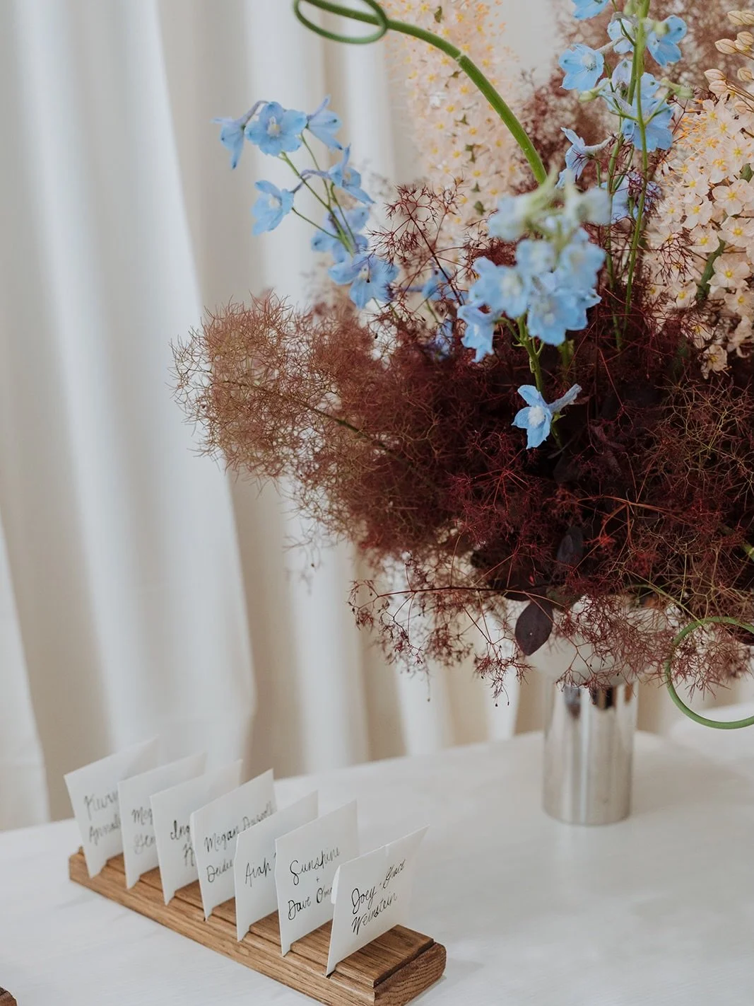 One of my favorite escort table designs. 
Simple yet not really. 

Last year for icon @lex.braun 
Photography @emilypalmphoto