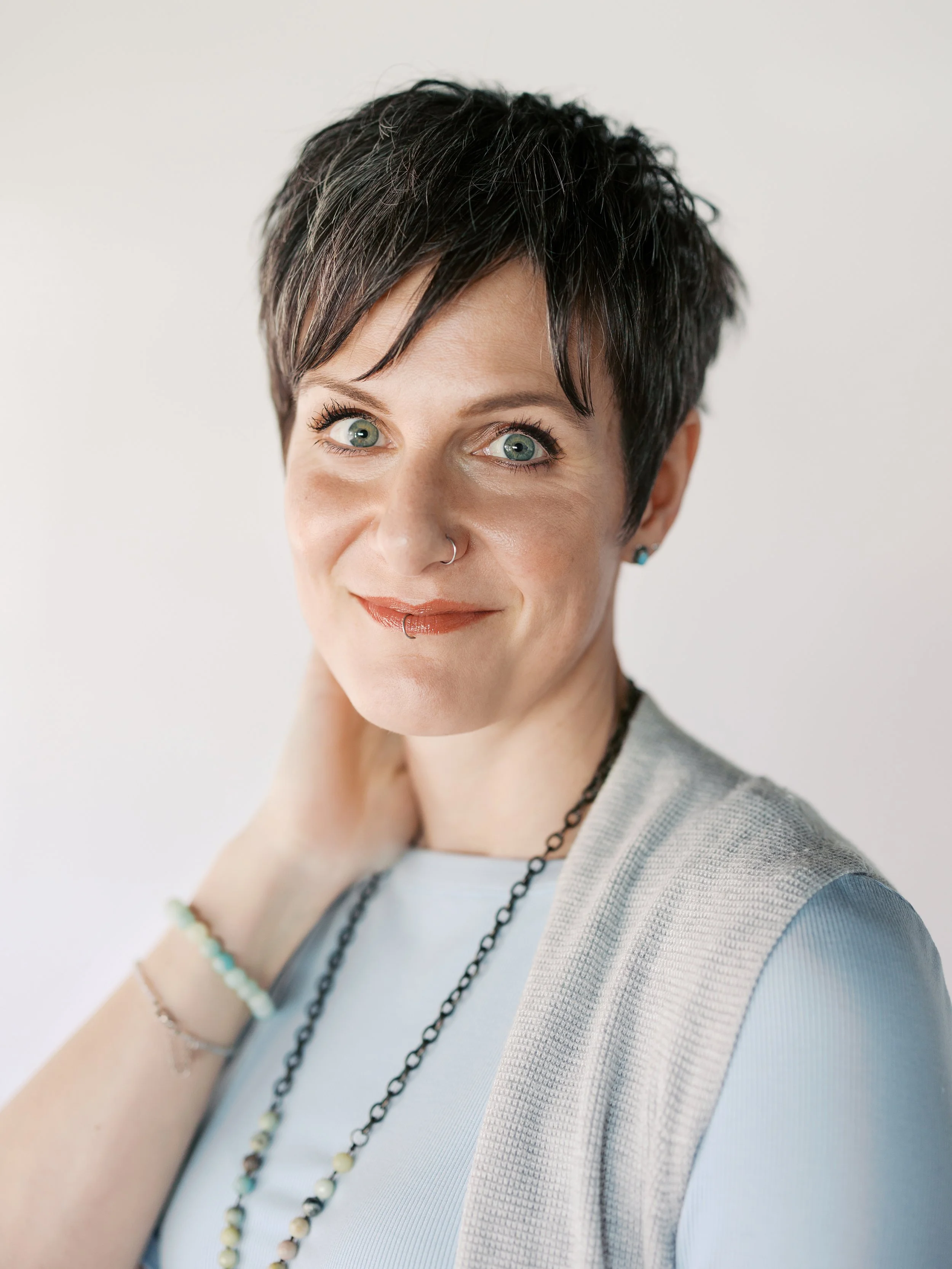 Headshot of Cornelia Scott, EMDR therapist and trauma integration practitioner.