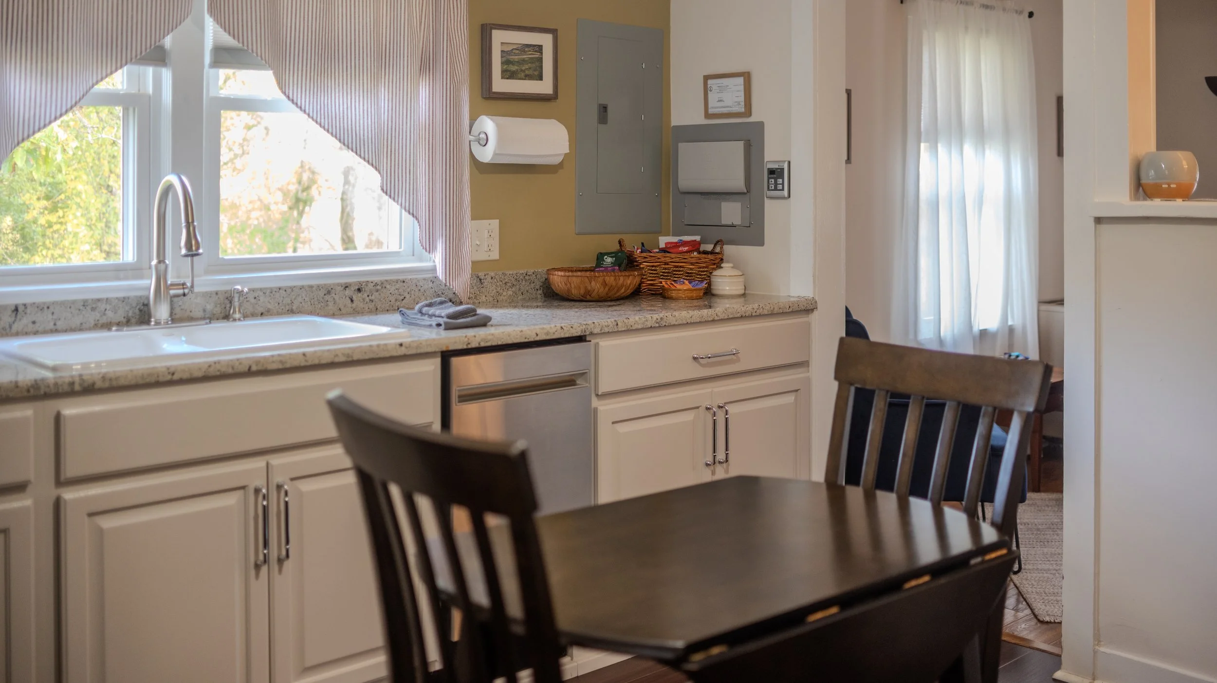Interior of the private cottage used for EMDR Intensives with Cornelia Scott.