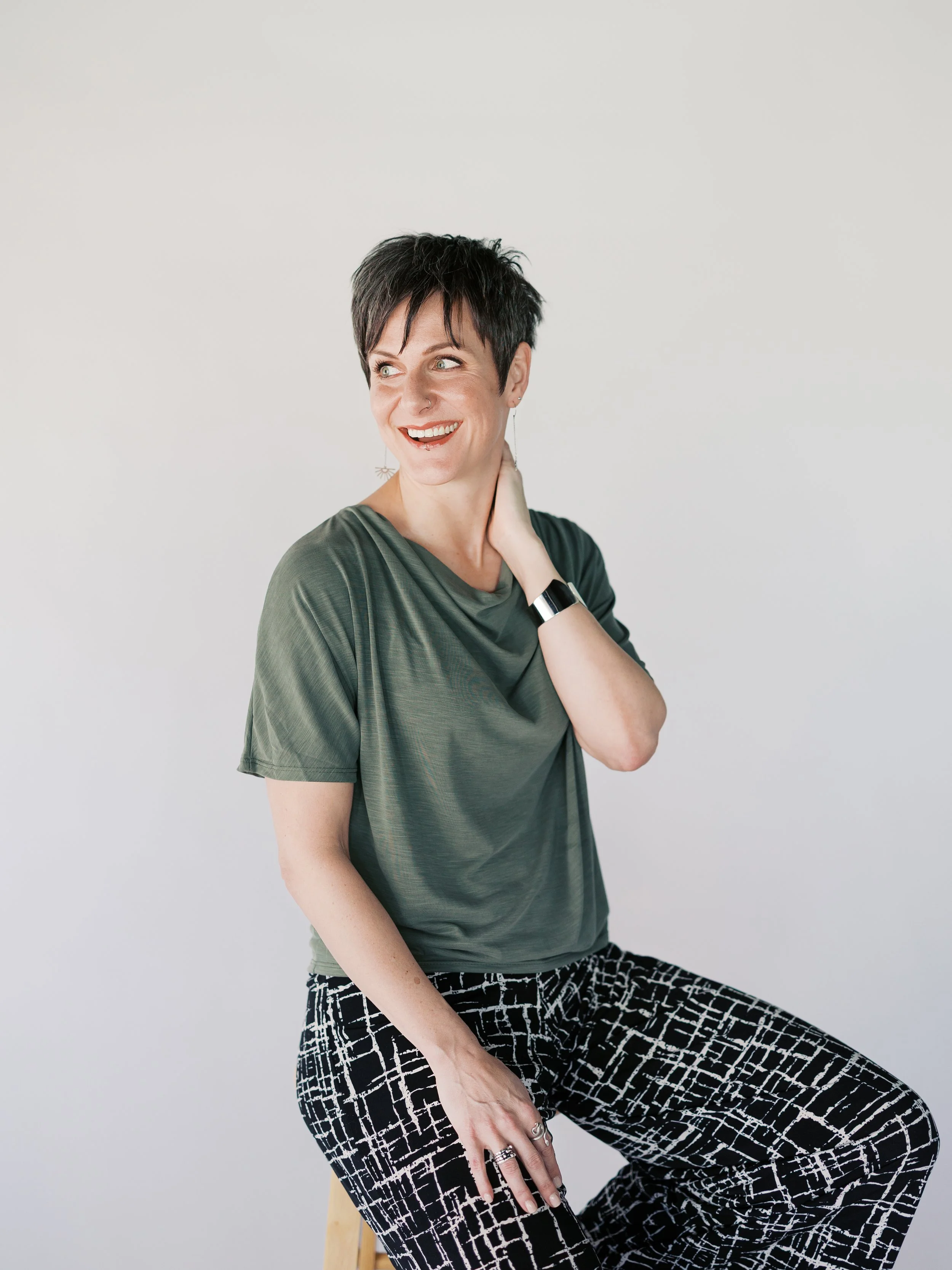 Headshot of Cornelia Scott, EMDR therapist and trauma integration practitioner.