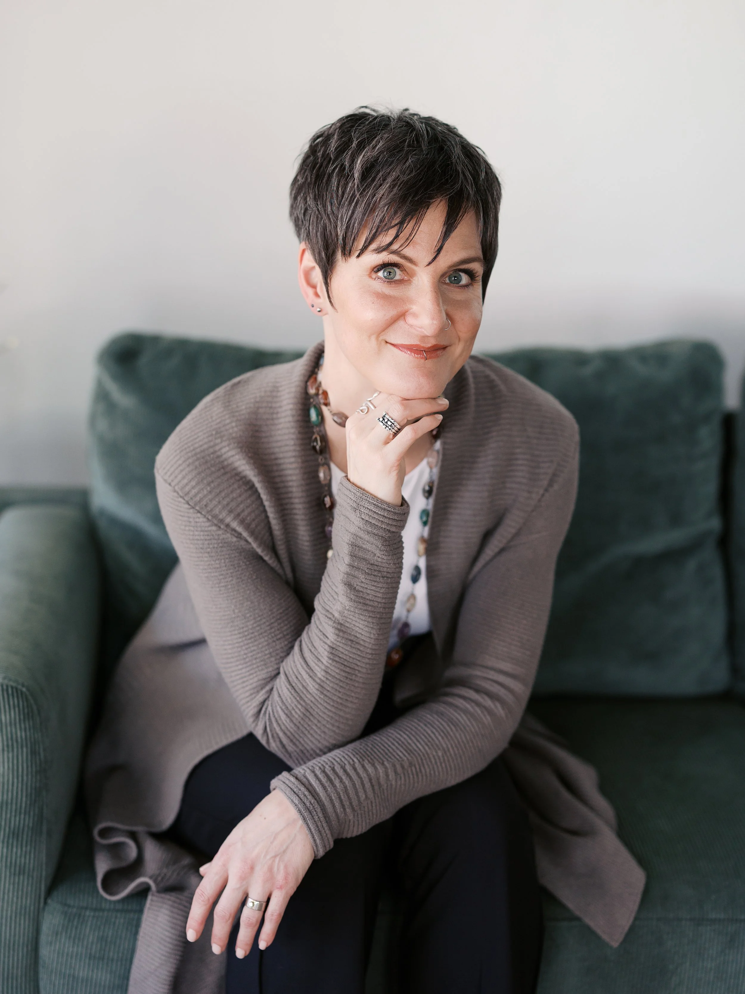 Headshot of Cornelia Scott, EMDR therapist and trauma integration practitioner.