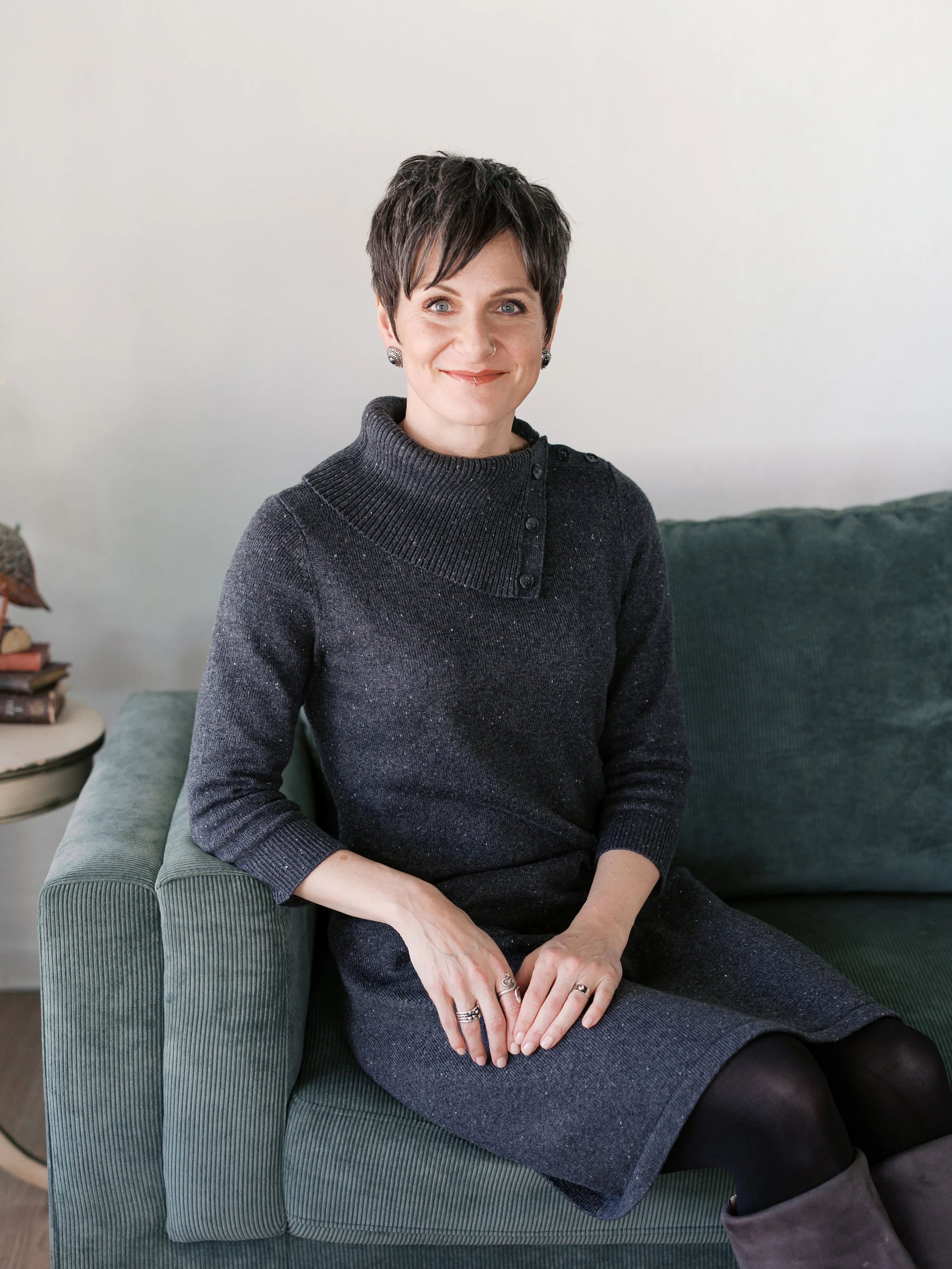 Headshot of Cornelia Scott, EMDR therapist and trauma integration practitioner.