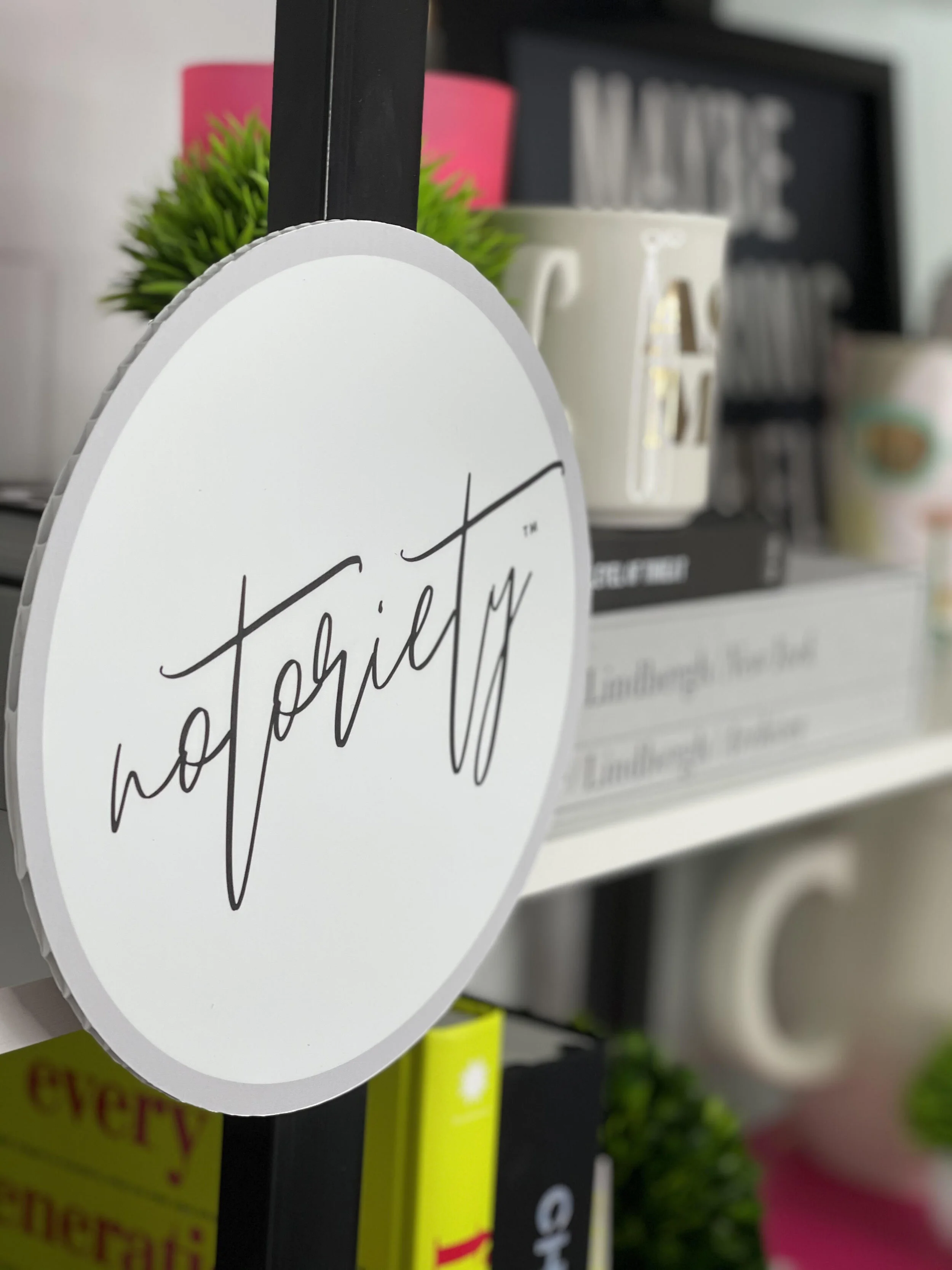 Müd Modular magnetic circles on a bookcase