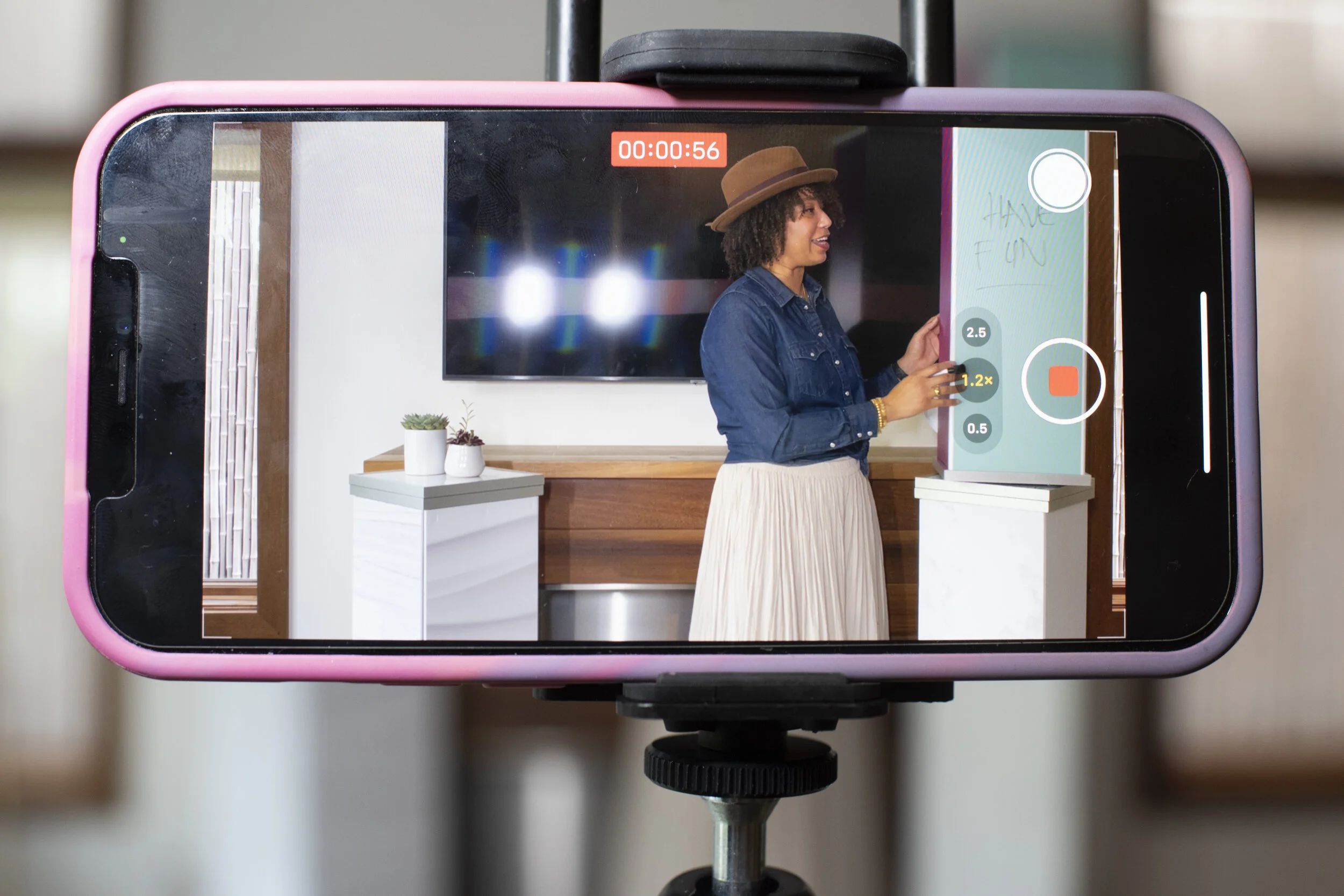 Online Selling expert using Müd Modular to promote her product