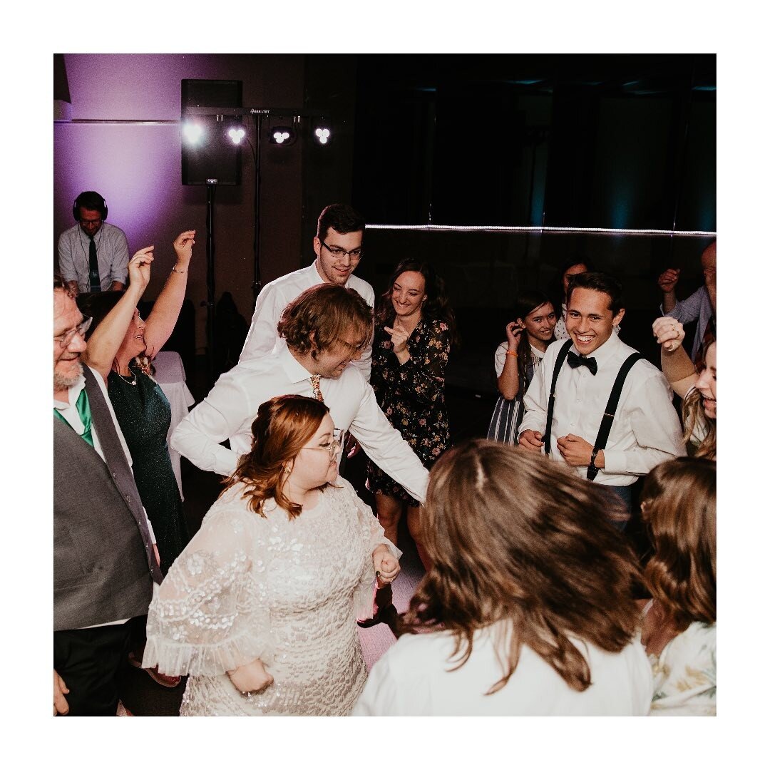 These two lovely University of Arizona band-geeks and their awesome family &amp; friends had the Arizona-Sonora Desert Museum rockin&rsquo; all night long! 🌵 🕺🏼 

Congrats Bailey &amp; Dennis! 
@botanicalbailey @dennishardy97 

Photography: The ta