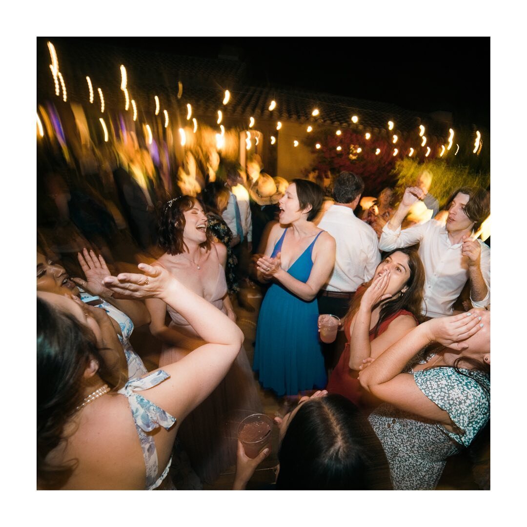 Dancing the night away to all of your throwback jams. 

Thanks for trusting me with your dance party, @thekatefrances and Nick! You guys are THE BEST.

Cheers to the lovely newlyweds!

Need a chill photographer with an impressive talent? Hit up @wade
