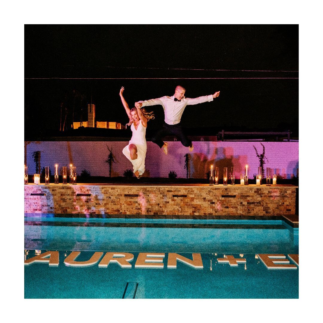 Jumping into Monday like&hellip;🌴 🙌🏻🪩🌊

Big thanks to Lauren &amp; Eric for trusting me with your dance party at your EPIC wedding celebration!

@morganmccannephoto killed it with the final photos! 📸 and big props to the master-of-coordination 