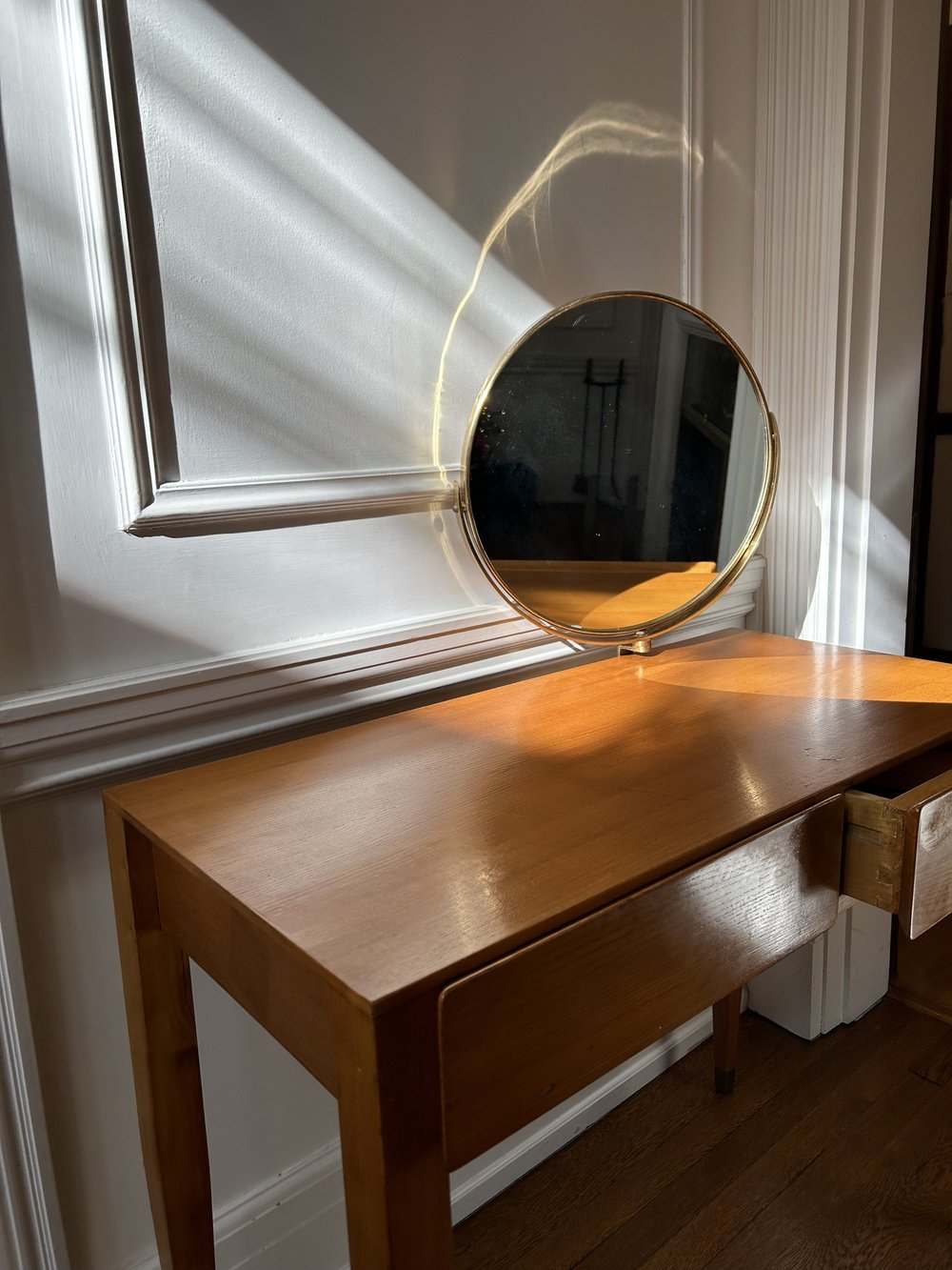 Isamu Noguchi Rudder Stools model no IN-22 and Table model no IN-20 ...