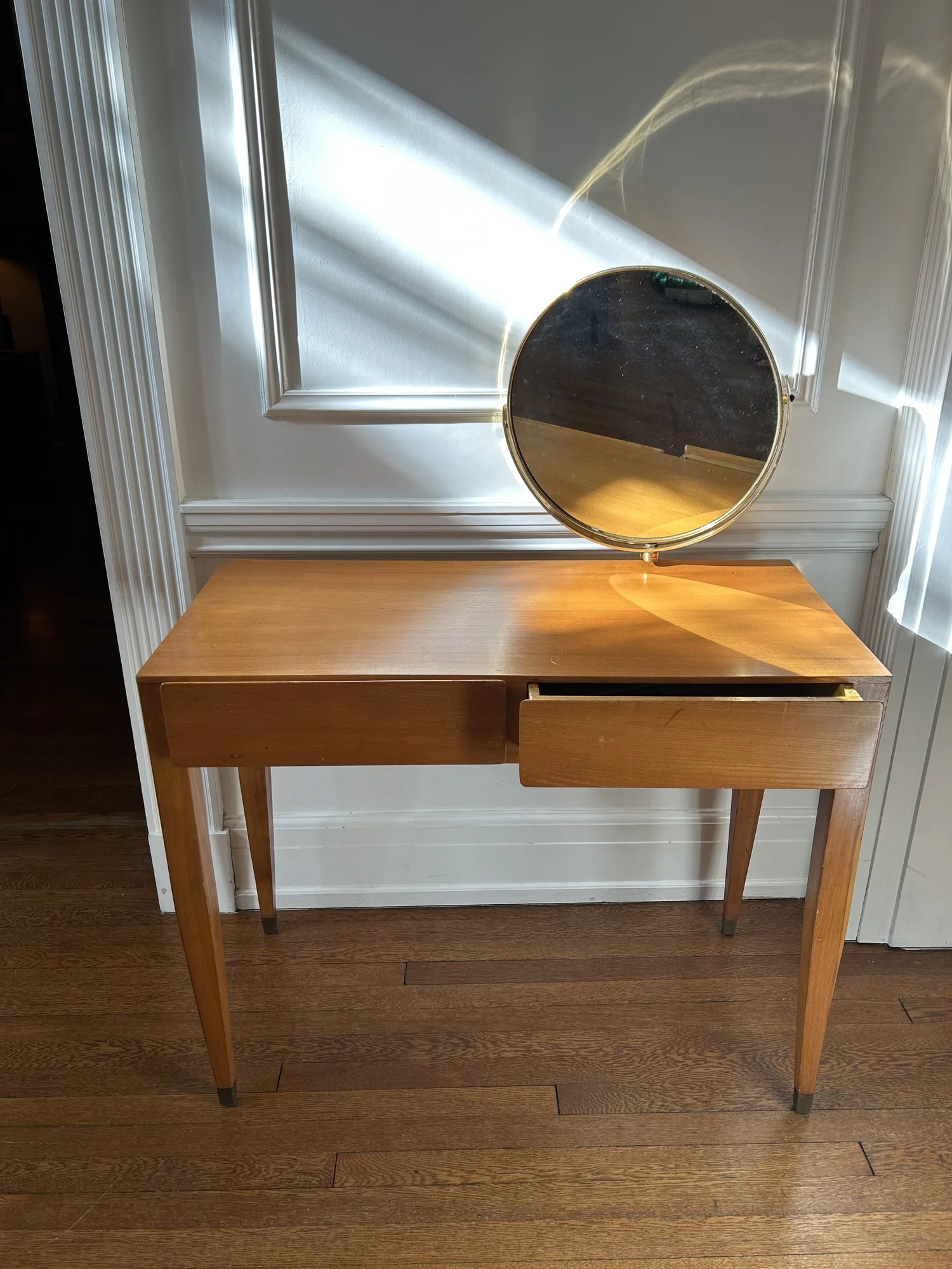 Isamu Noguchi Rudder Stools model no IN-22 and Table model no IN-20 ...