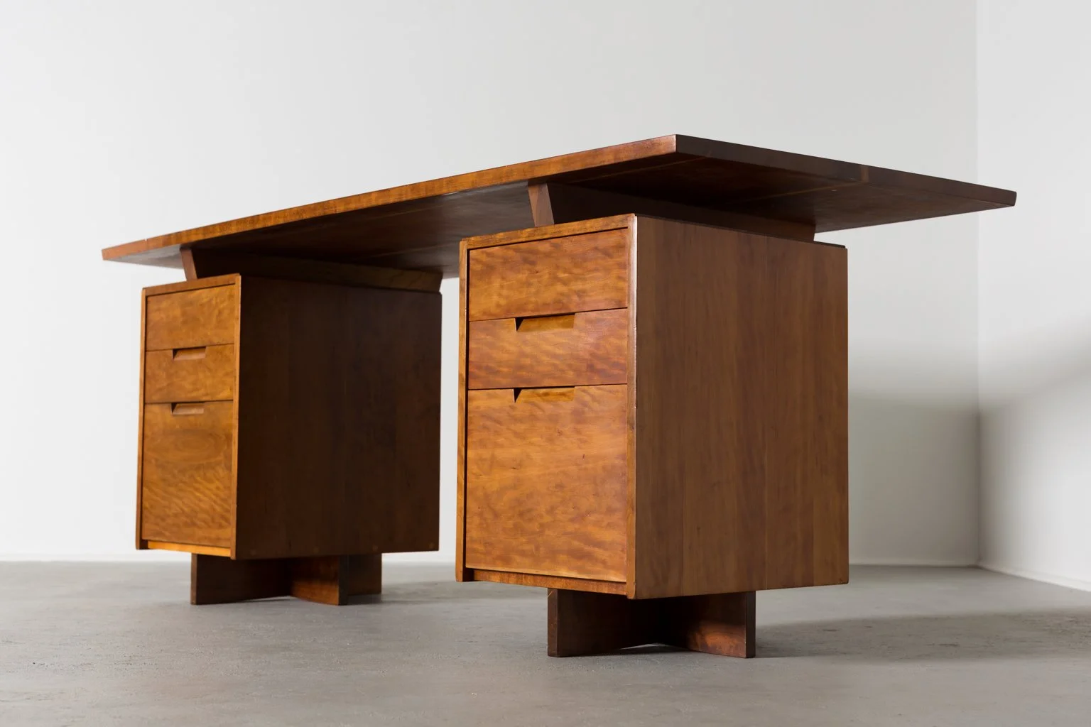 Isamu Noguchi Rudder Stools model no IN-22 and Table model no IN-20 ...
