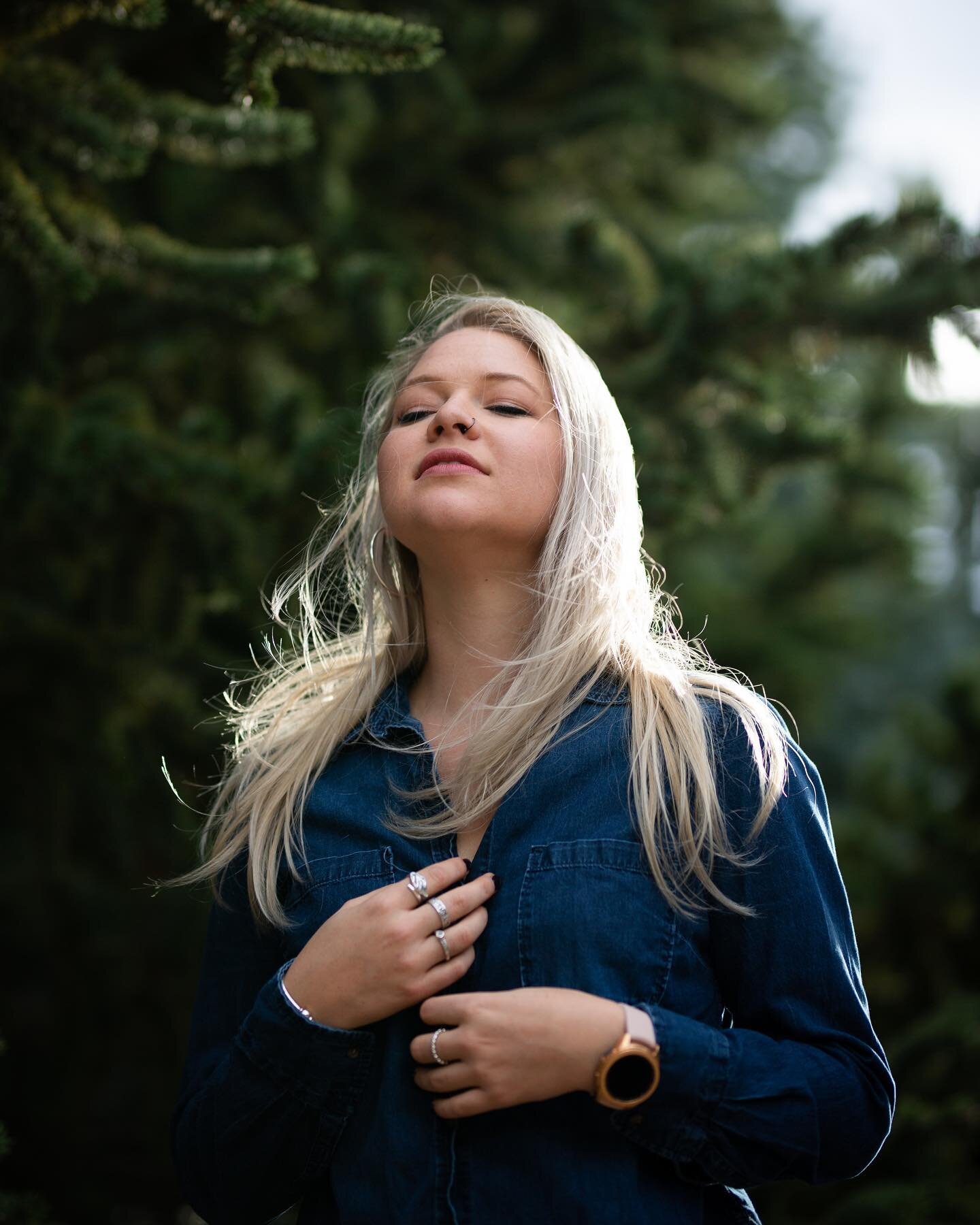 This pretty girl is going to be a mom this fall! I&rsquo;m so excited to gain the title of aunt! 
@kaitlyn_sellers_cook 
*
*
*
#denverphotographer #portraitartist #PortraitPerfection #Portrait_Society #IGPortrait #Portraiture #PortraitOfTheDay #WithH