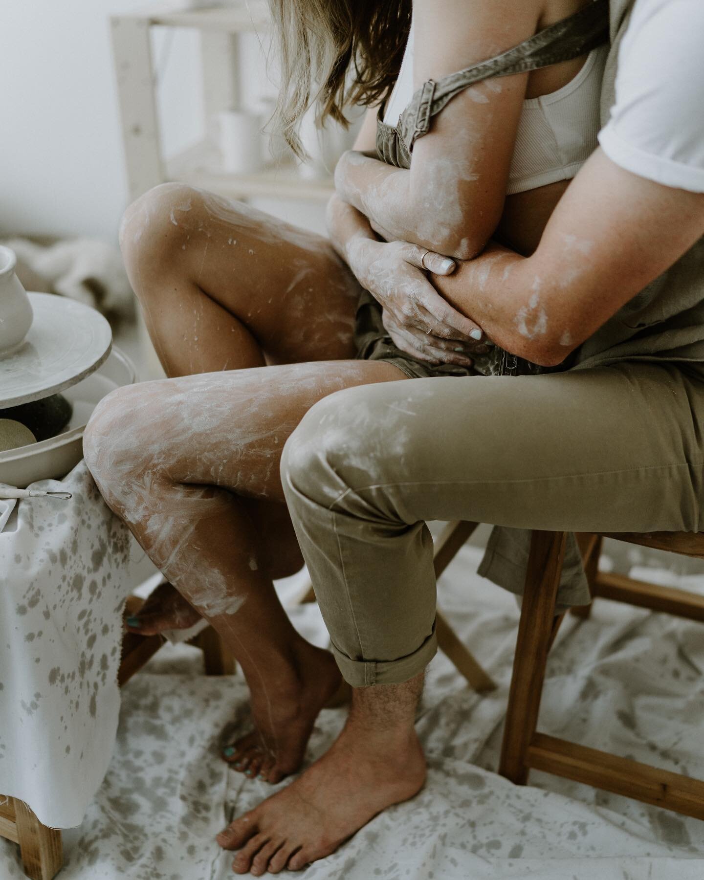 Date night - pottery for two! What is the perfect date night idea?? 
.
.
.
Gear  @sonyalpha a7iii, Zeiss 35mm 1.4
.
.
.
#Datenightideas #engagementsession #pottery #loveauthentic #bohostyle #justlove #thirdwheeling #wildcouple #connectedness #thehapp