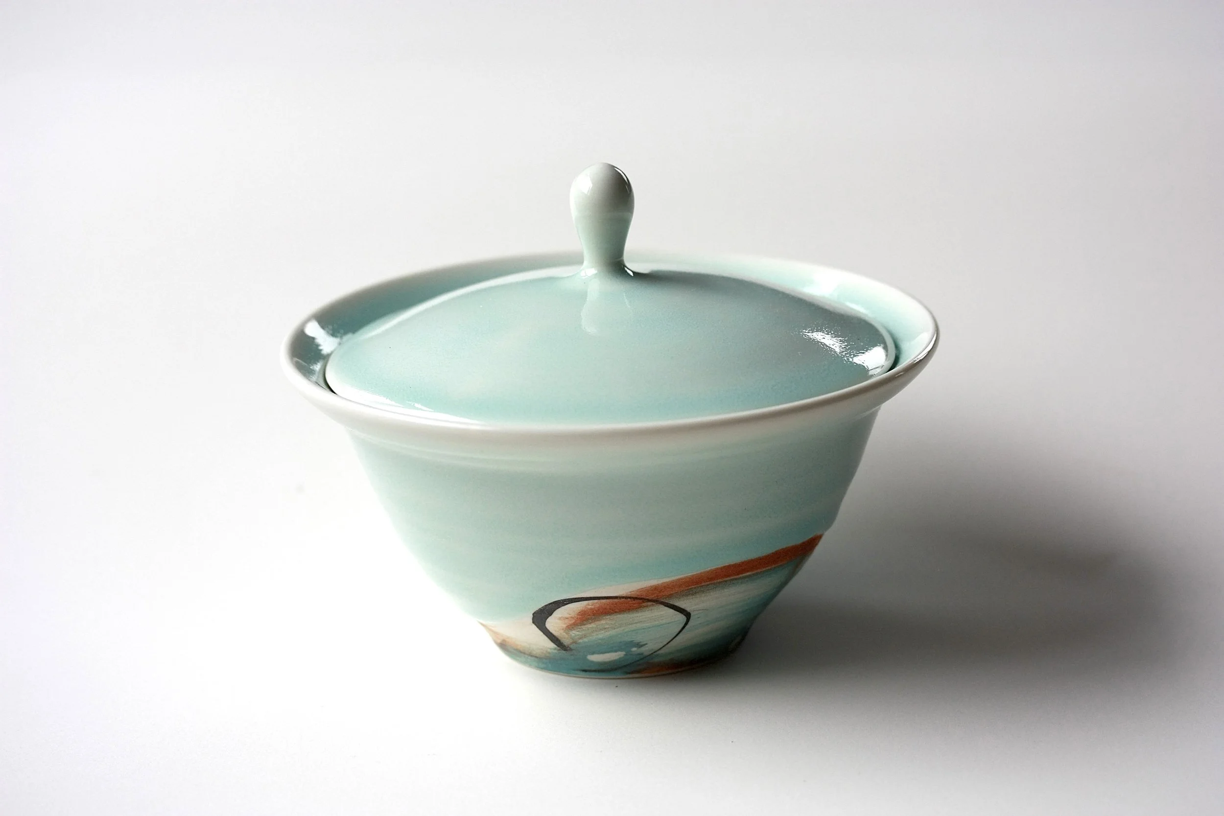 Porcelain lidded bowl