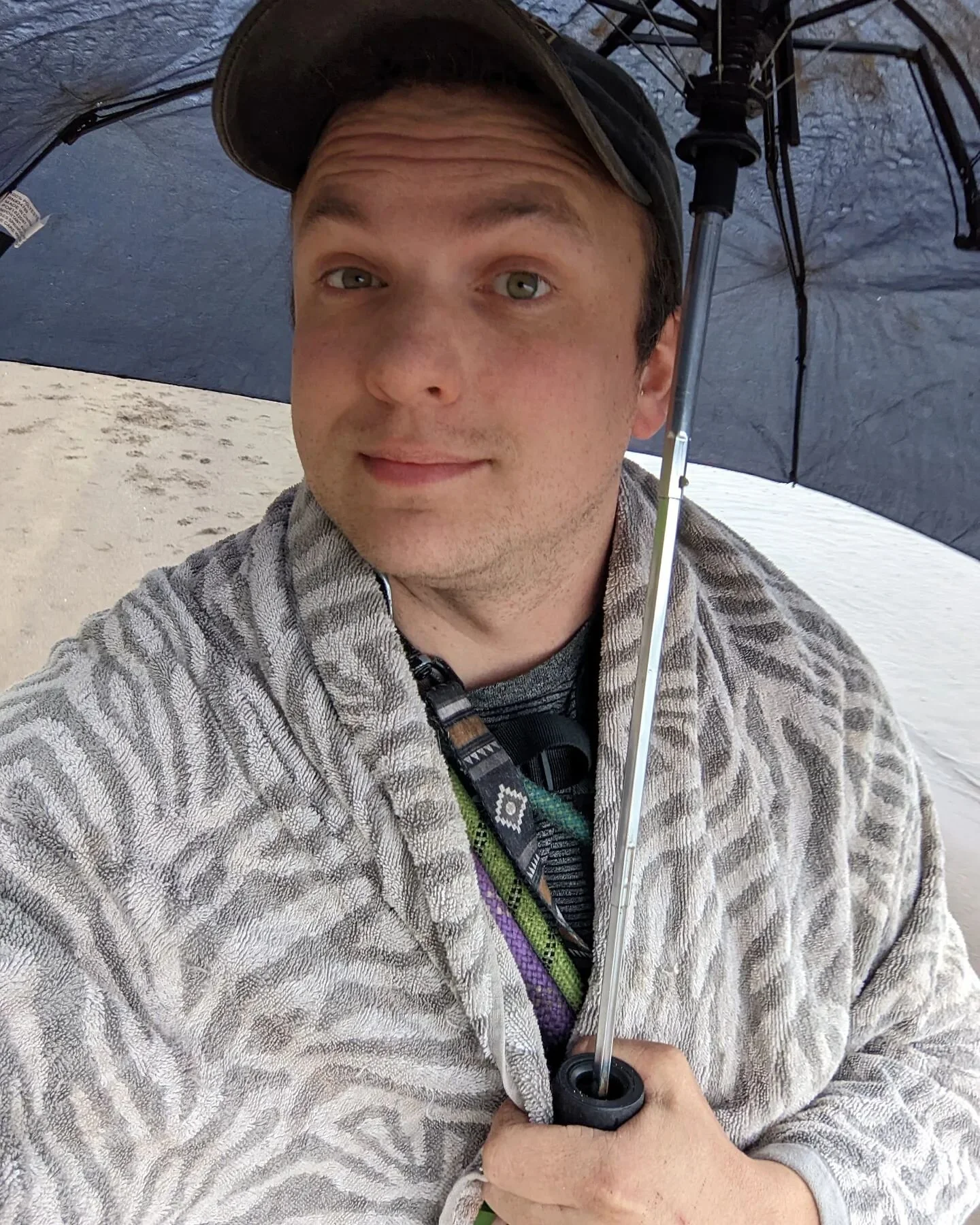 Sometimes it's raining and you forgot your jacket and need to improvise.
.
.
.
.
.
.
.
.
.#packharmony #pdxdogtrainer #dogsofinstagram #adventuredog #dogtrainer #positivetrainer #clickertraining #exploringwithdogs #adventure #dogtraining&nbsp;#dogsof