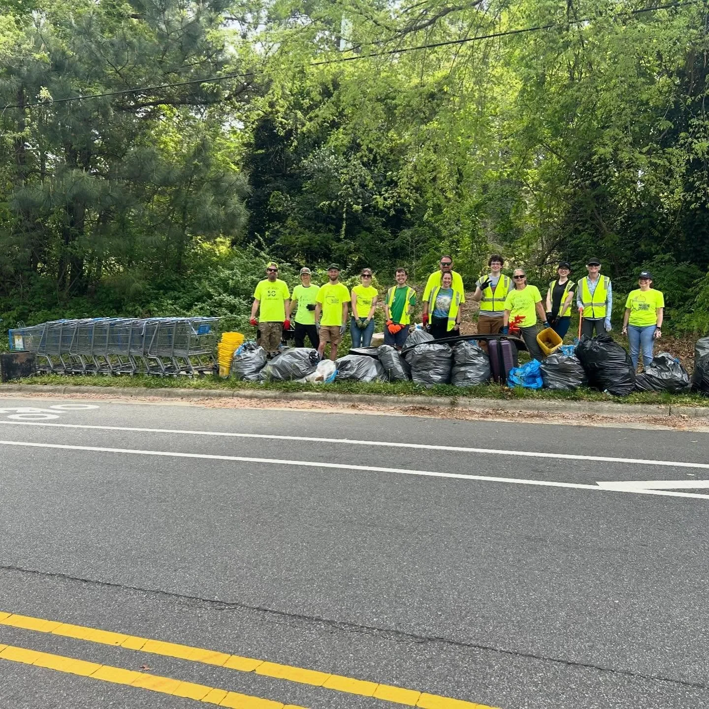 How many shopping carts did the crew unearth this morning on Pleasant Valley Rd? (They picked up a bunch of litter too!)

Drop a 🛒 to show support for the crew!

🚯#thegreatraleighcleanup