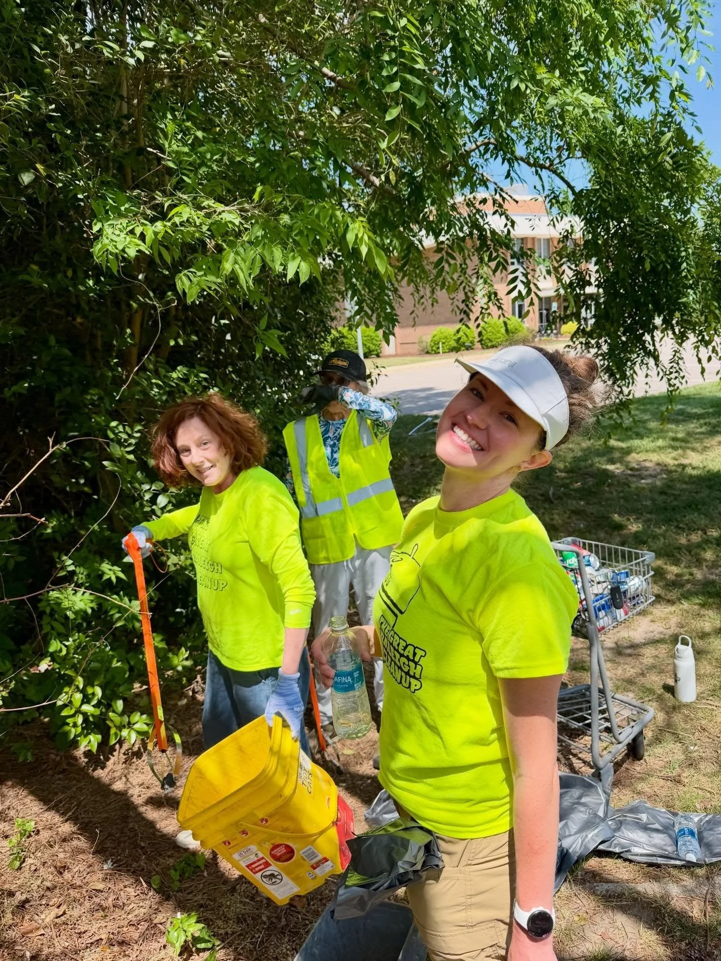 It was all smiles at yesterday&rsquo;s Earth Day cleanup. 

Maybe it was the 200+ pounds of litter we scooped up or maybe it was the free watermelon. Either way is was a great Earth Day!

🍉 #thegreatraleighcleanup #earthday #earthdayeveryday #earthd