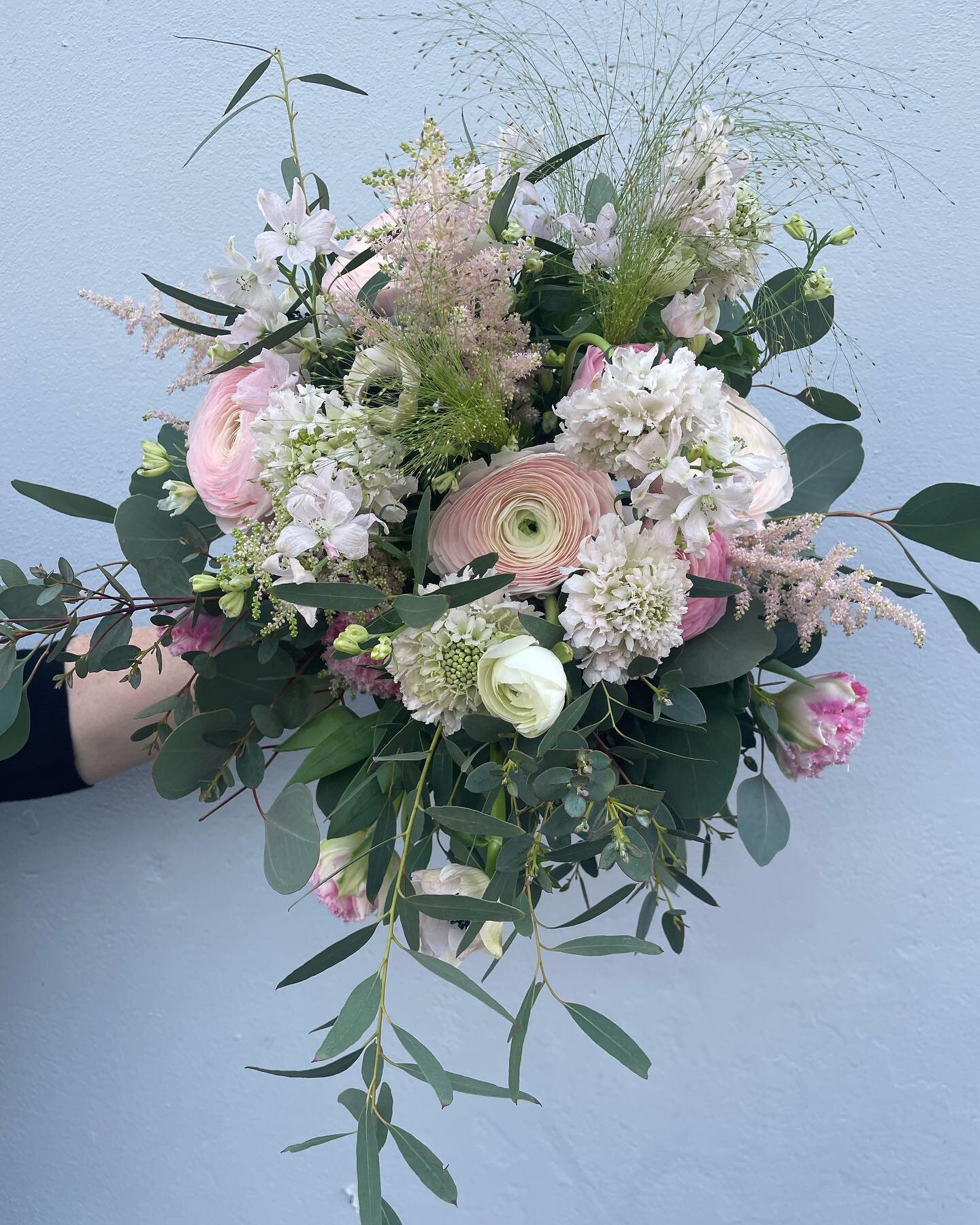 A huge congratulations to Mollie &amp; Chris that tied the knot on Easter Sunday 🫶🏻🐰

Another beautiful spring wedding! Our diary is getting booked up for next year, if you&rsquo;d like us to flower your wedding email hello@littleinteriorco.com 


