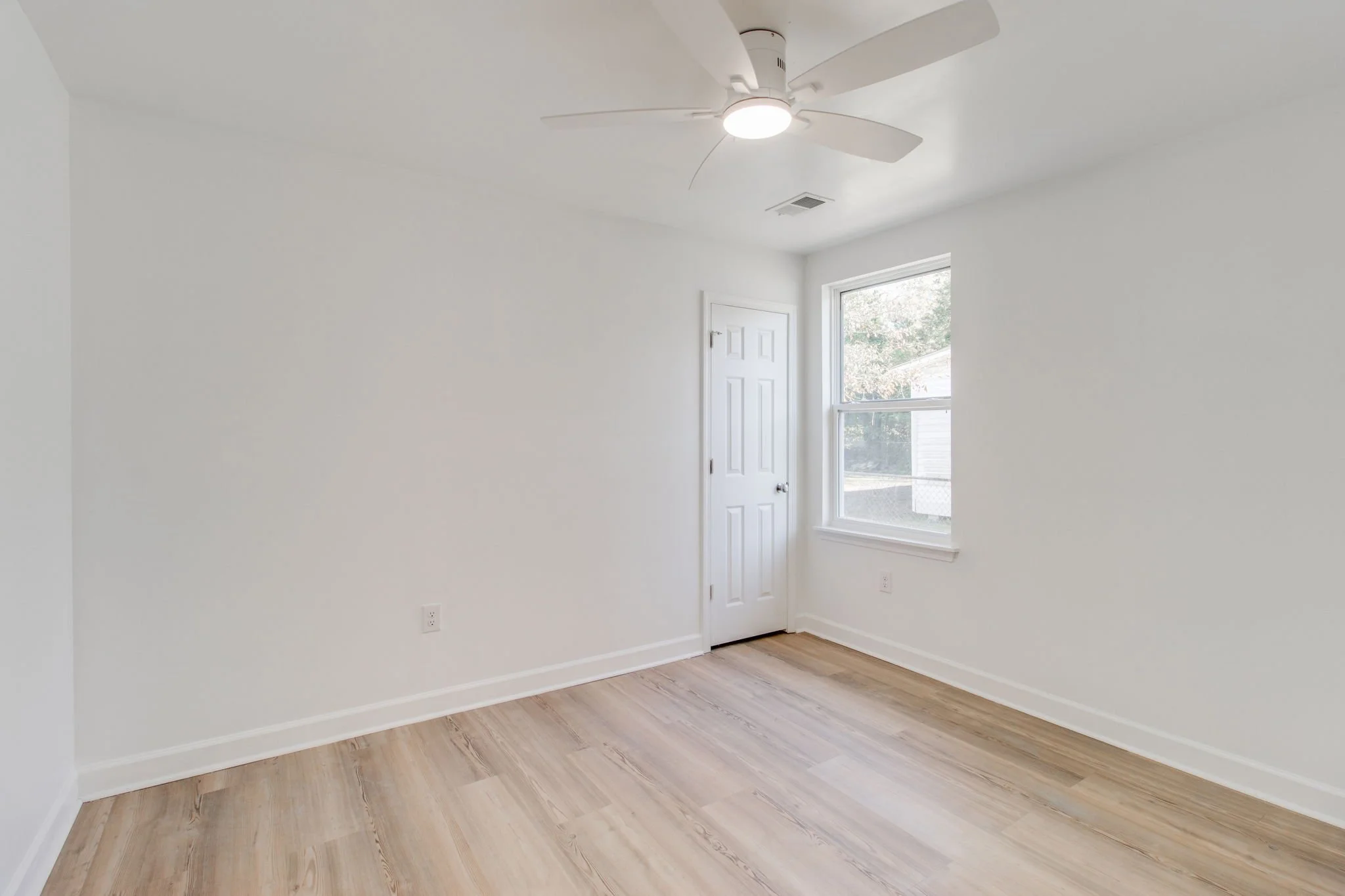 22-web-or-mls-2025 11 24 - 533 Dingle St - Sumter-19.jpg