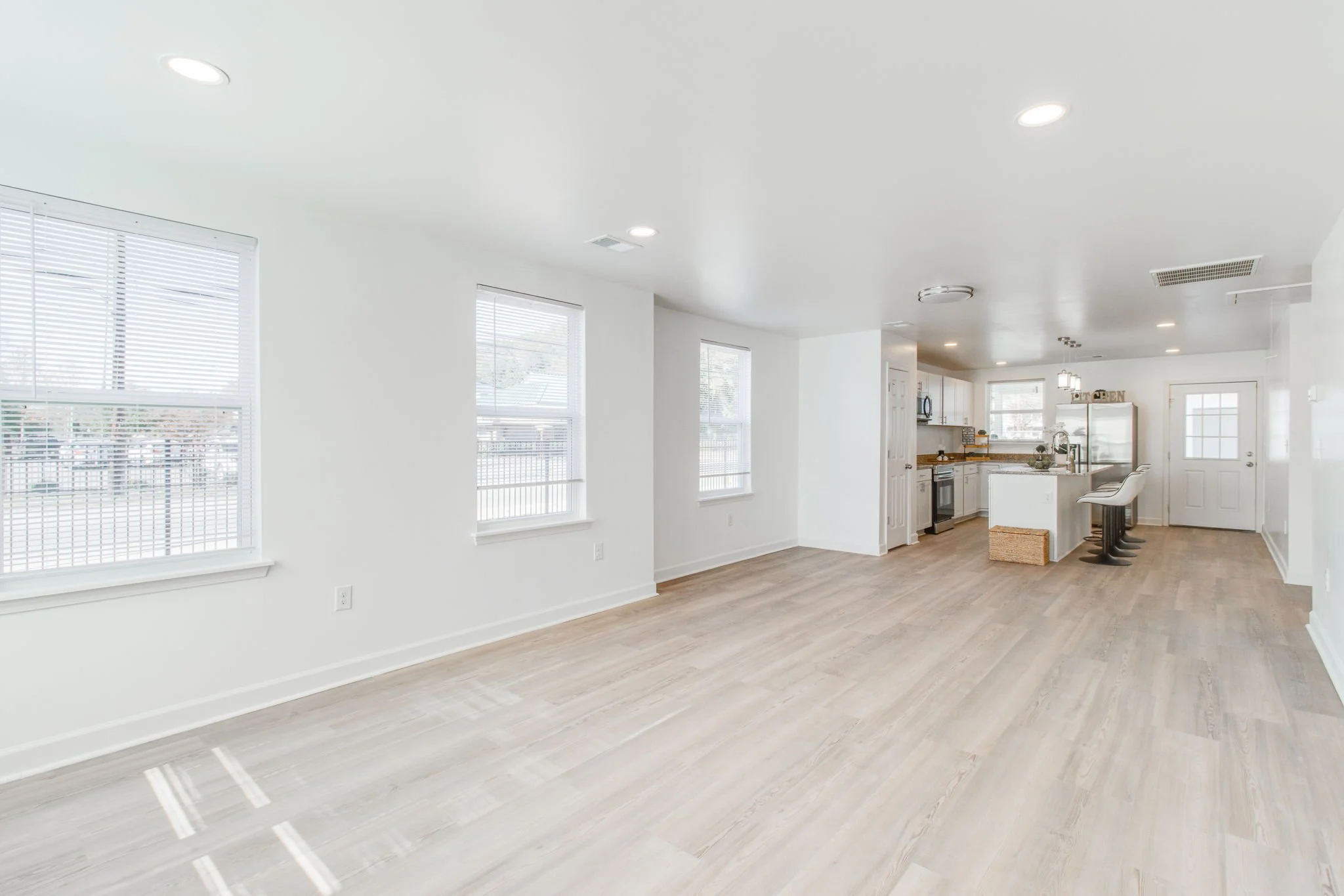6-web-or-mls-2025 11 24 - 533 Dingle St - Sumter-6.jpg
