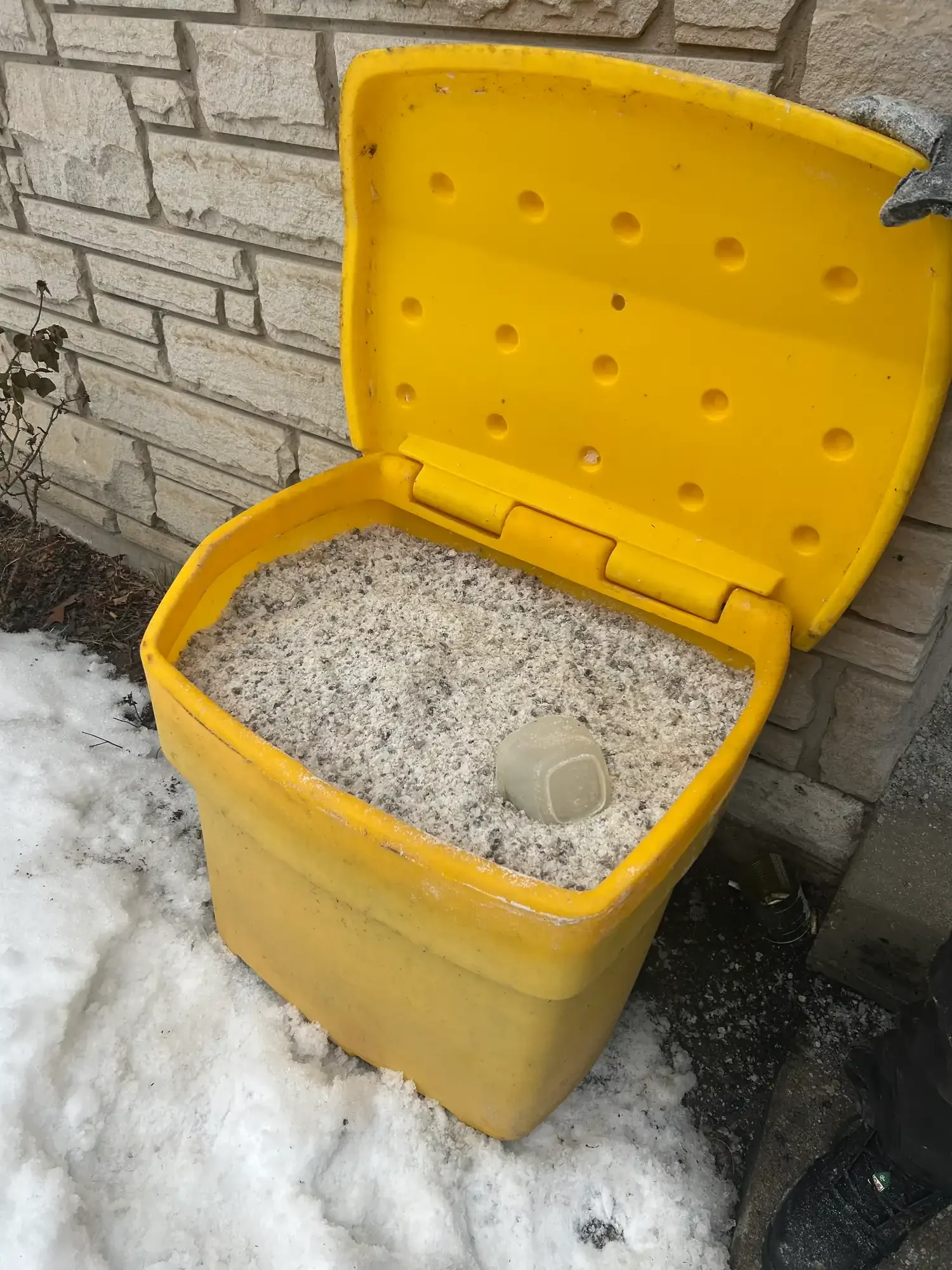 Refilling salt bins for commercial customers