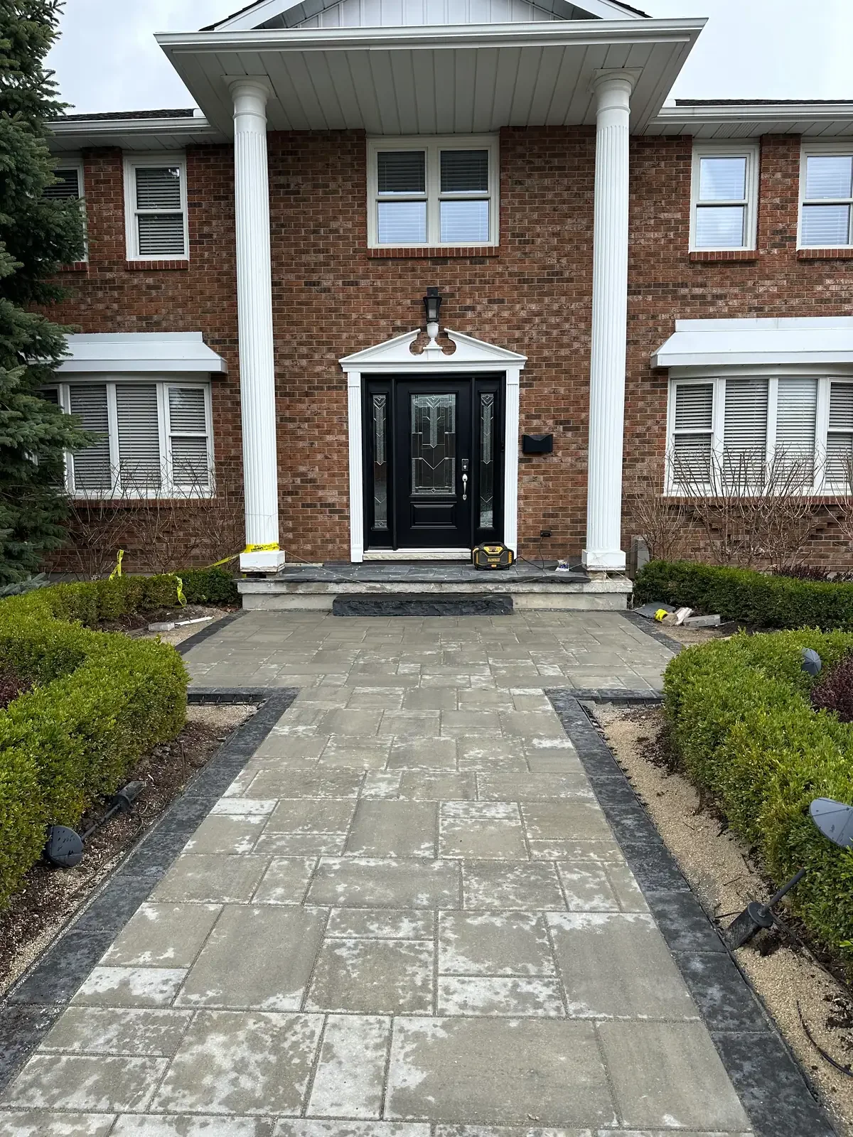Custom interlock front entrance walkway installed in Waterloo with border