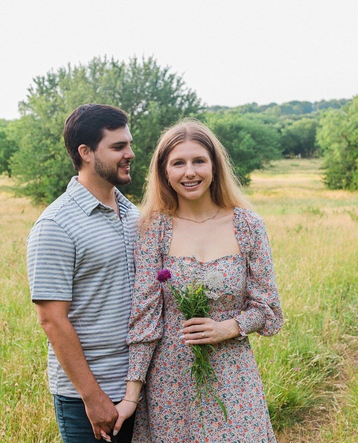 Hand picked wild flower bouquets are the prop we never knew we needed. Spontaneous props are my favorite. ⁠