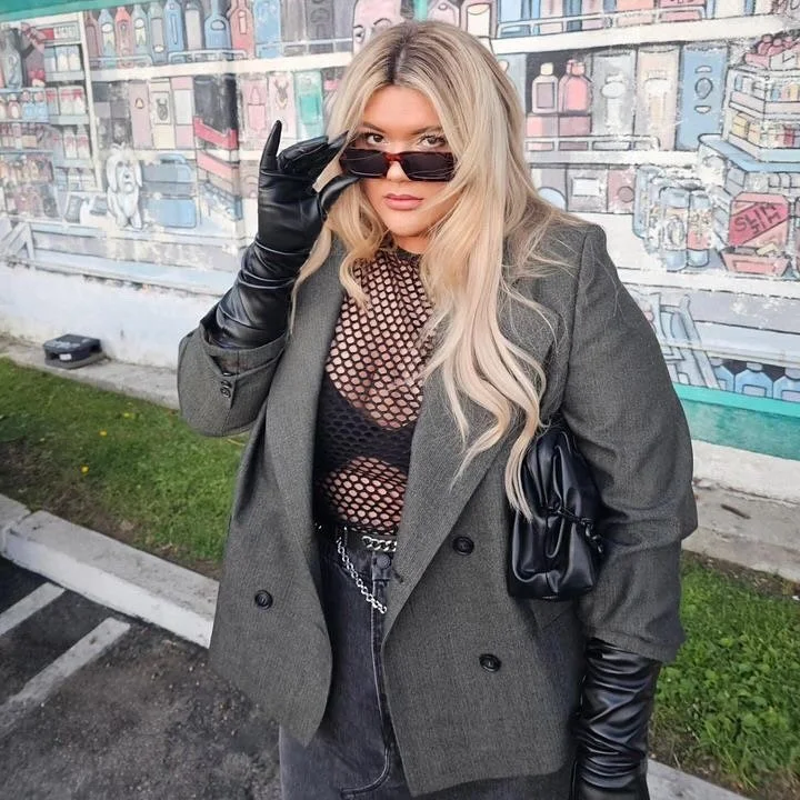 If you have been day dreaming about hair extensions this is your sign!

@vivalacurvy looking perfect in her @covetandmane 22&rsquo;s ✨